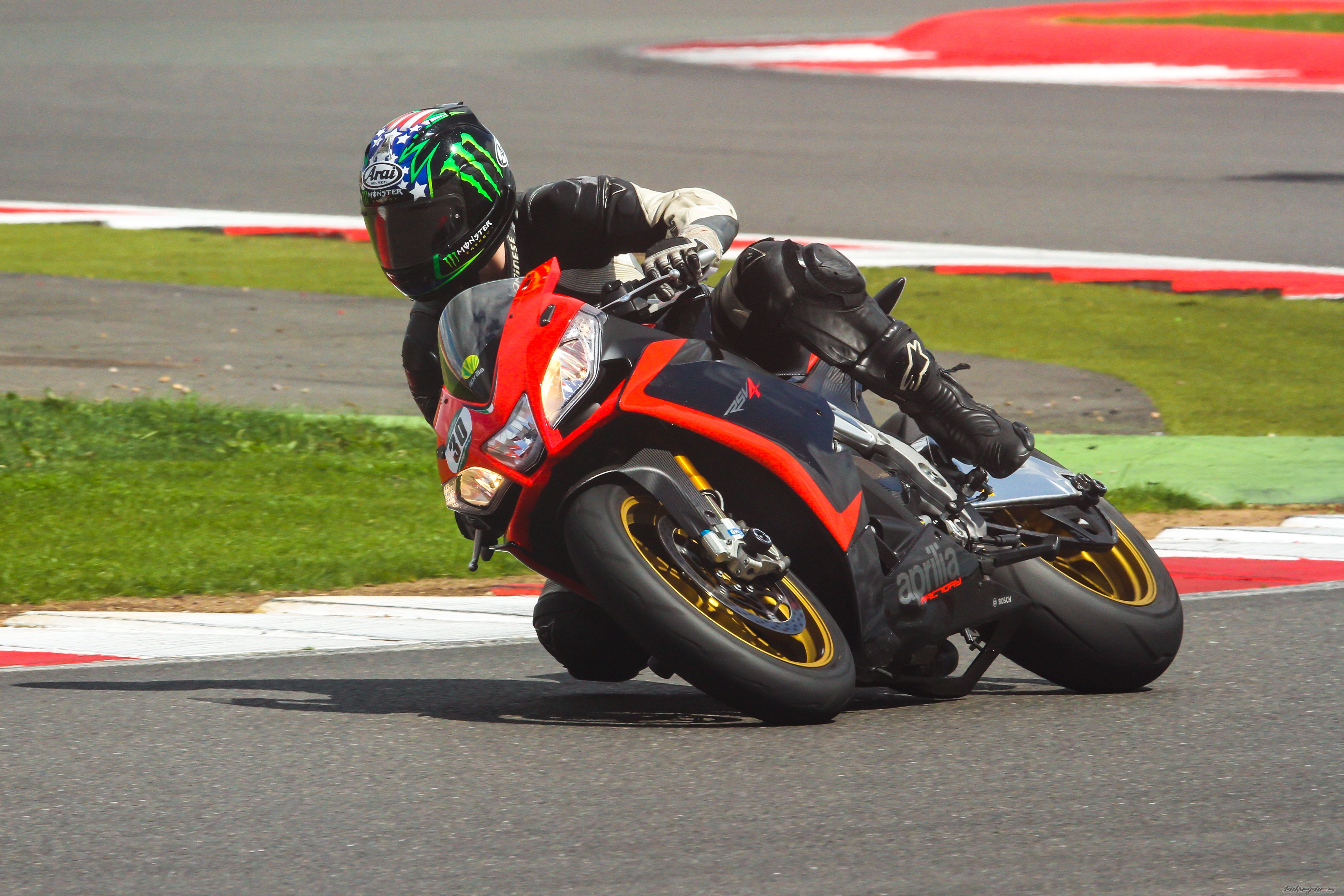 2013 APRILIA RSV4 FACTORY APRC | Picture 2590338 motorcycle photo