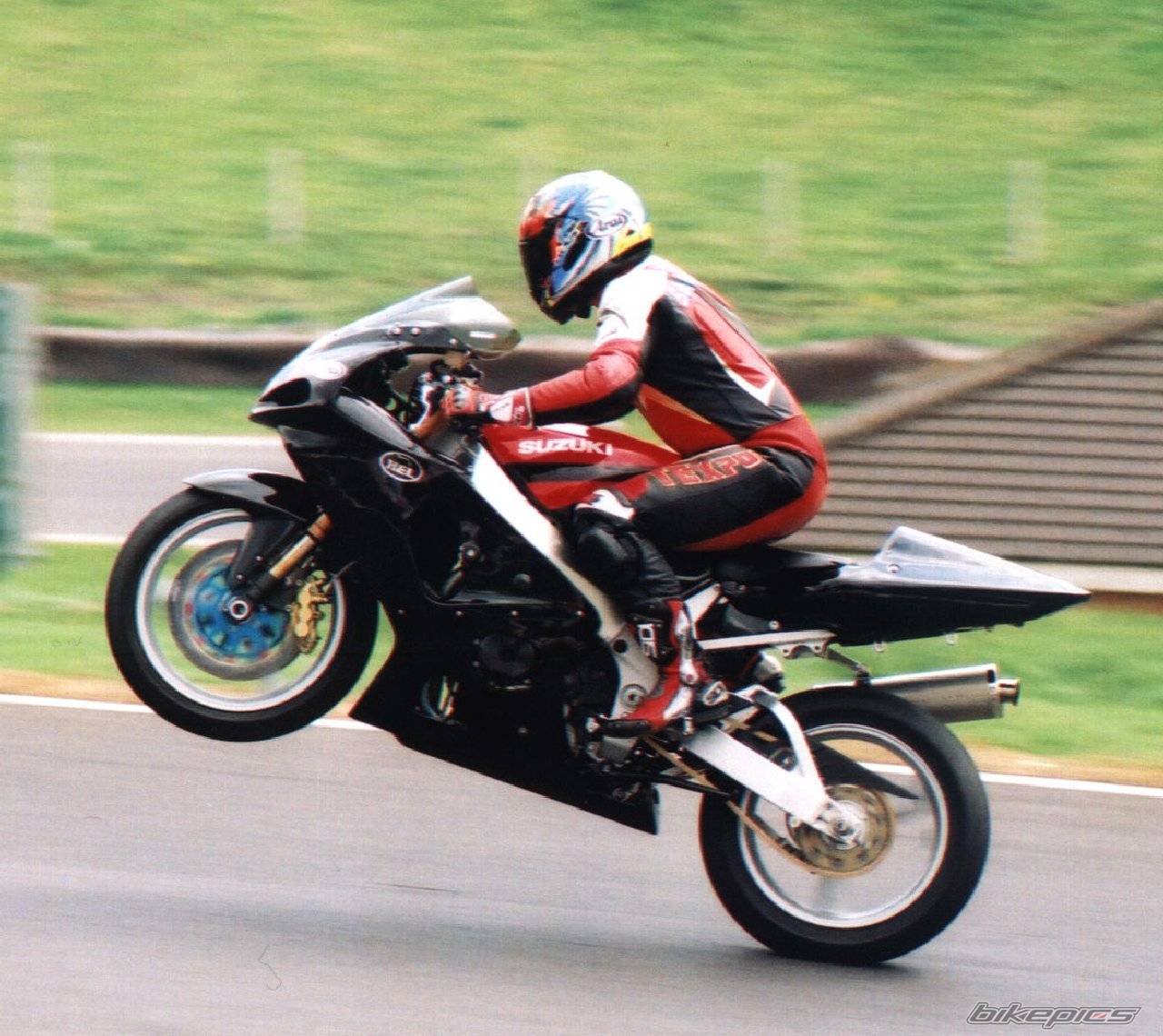 2001 SUZUKI GSX R 1000 | Picture 25923 motorcycle photo