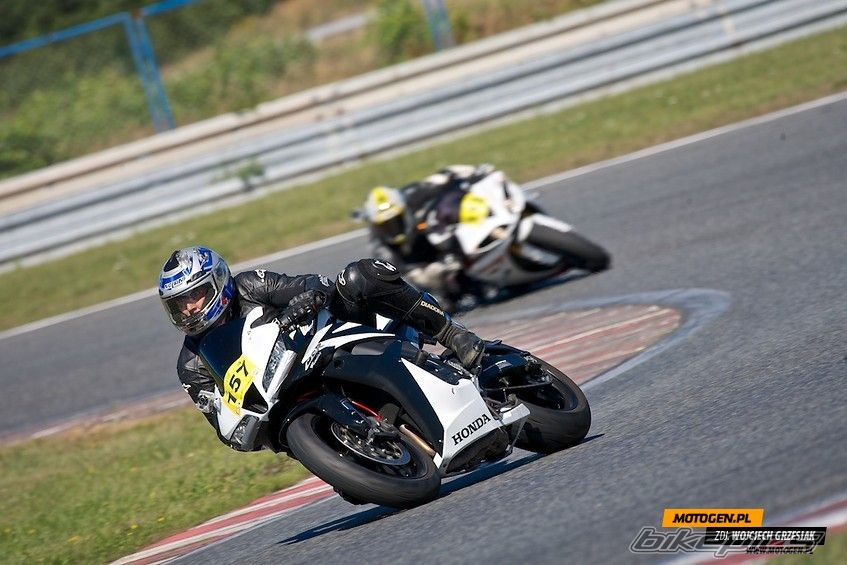 2009 YAMAHA R1 | Picture 2595043 motorcycle photo