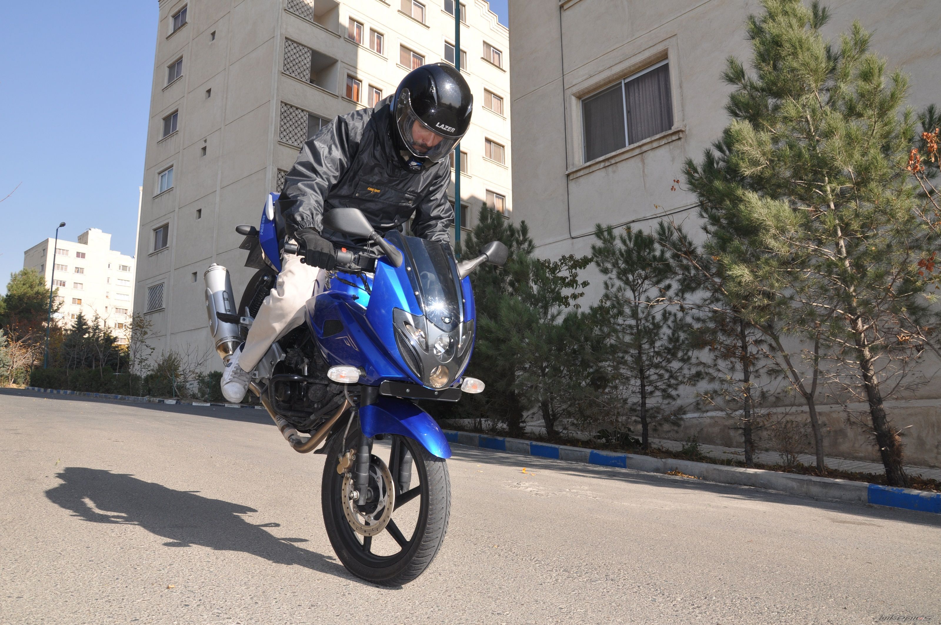 2012 BAJAJ PULSAR 220F | Picture 2596383 motorcycle photo
