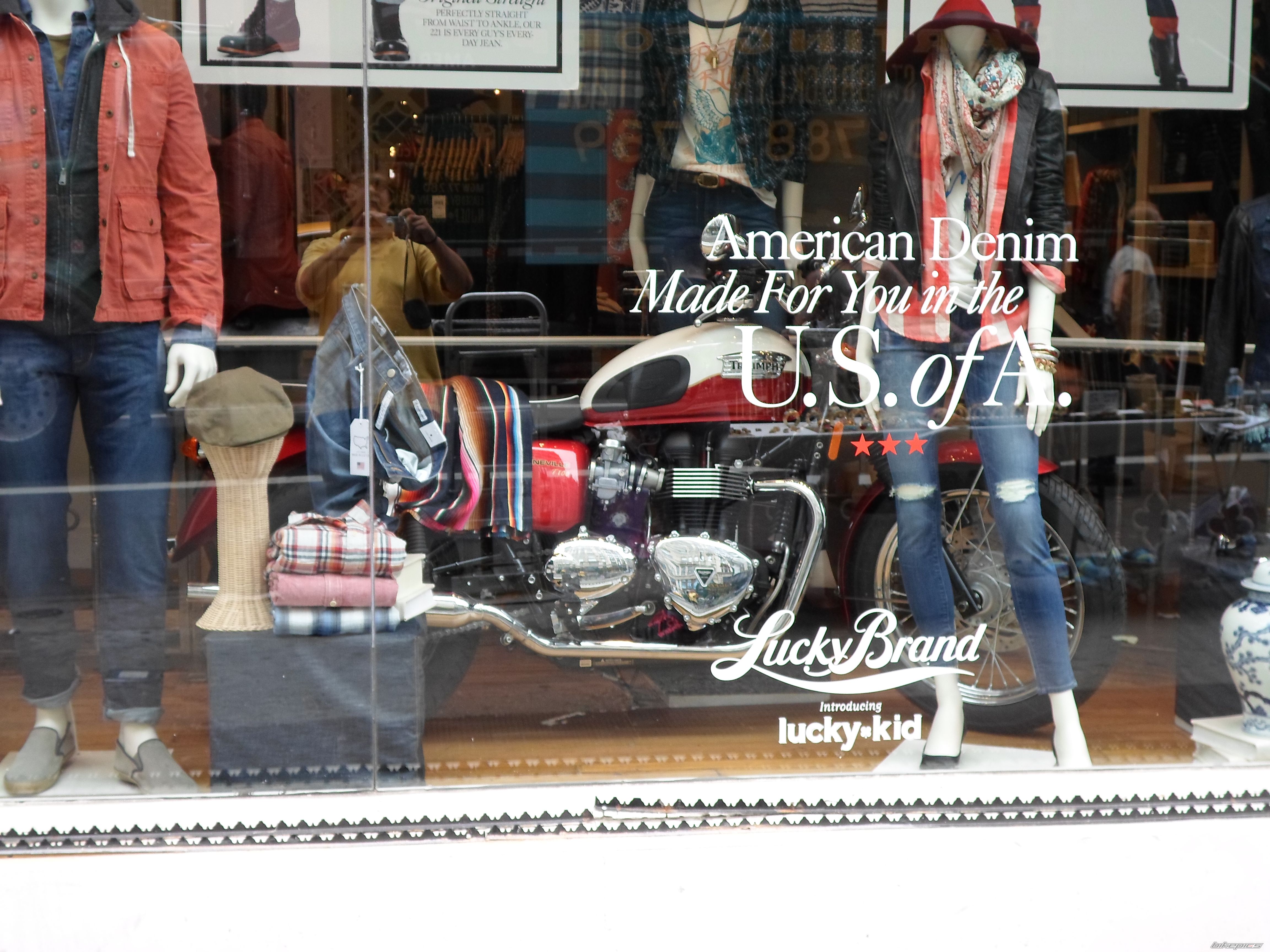 2012 TRIUMPH BONNEVILLE T100 | Picture 2599977 motorcycle photo