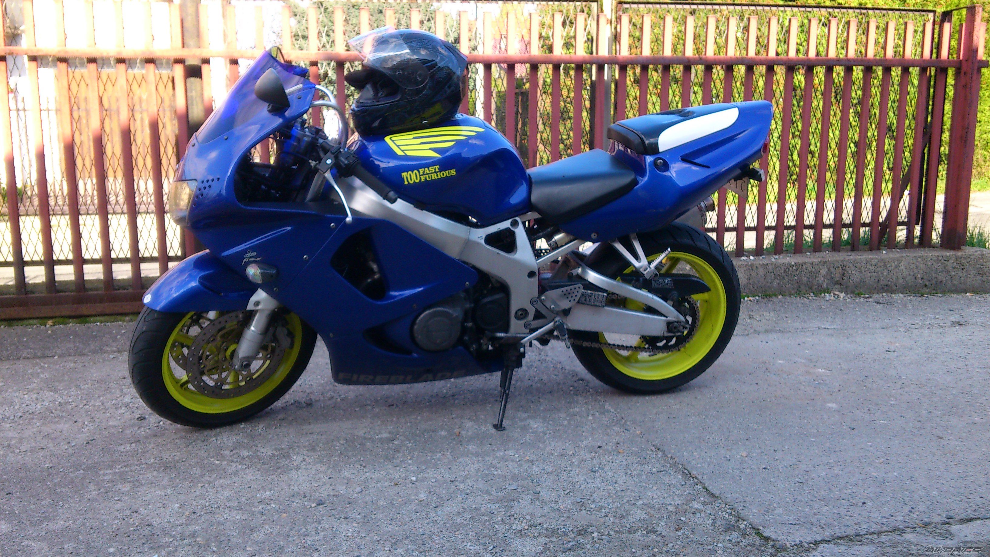 1998 HONDA CBR 900RR FIREBLADE | Picture 2605949 motorcycle photo