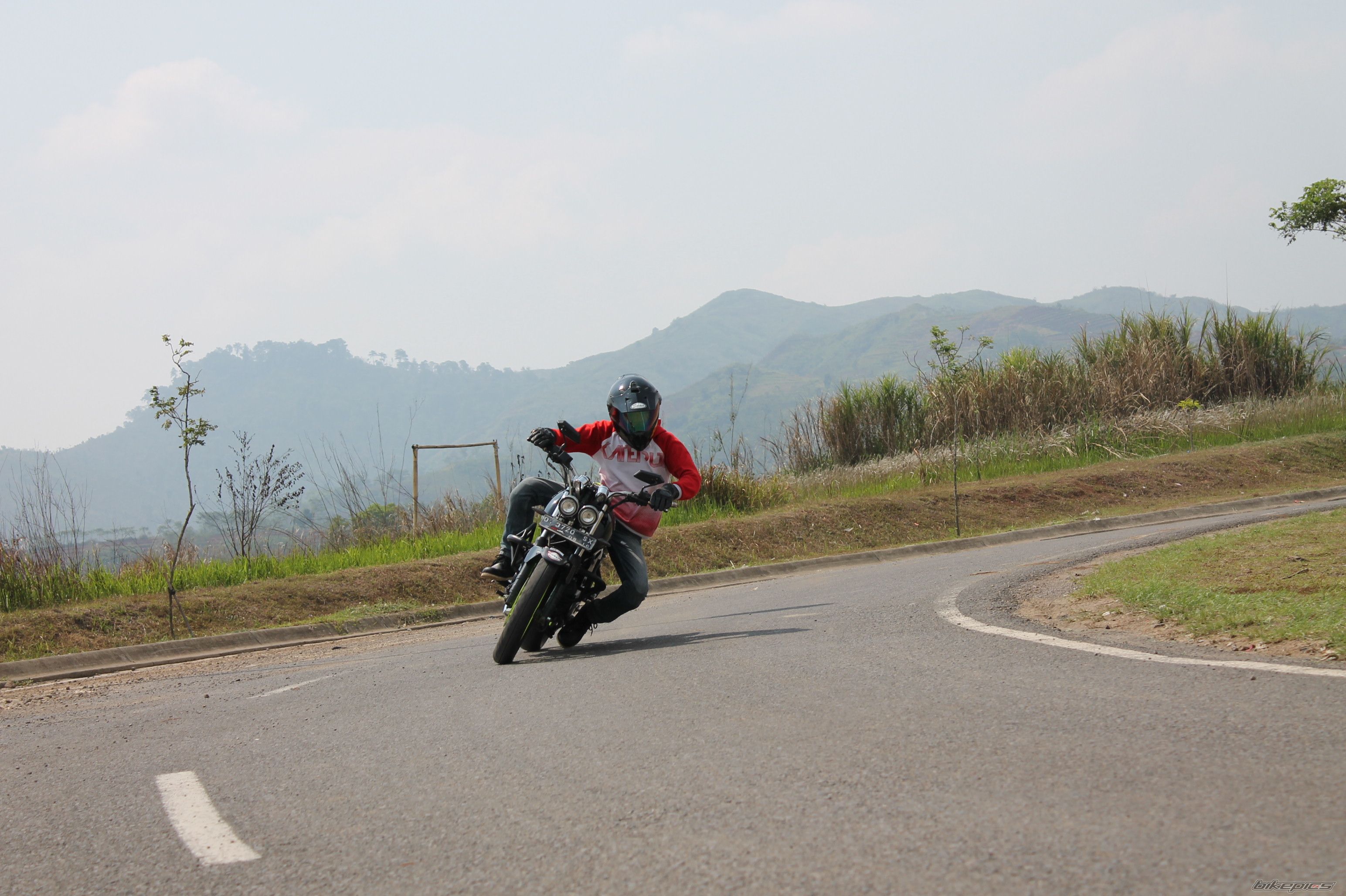 2011 BAJAJ PULSAR 220F | Picture 2606308 motorcycle photo