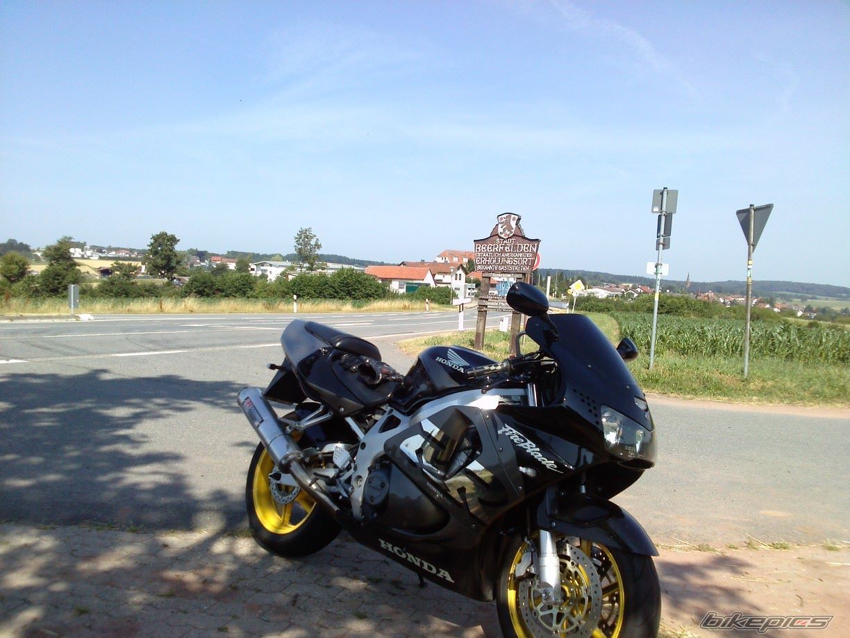 1998 HONDA CBR 900 | Picture 2607339 motorcycle photo