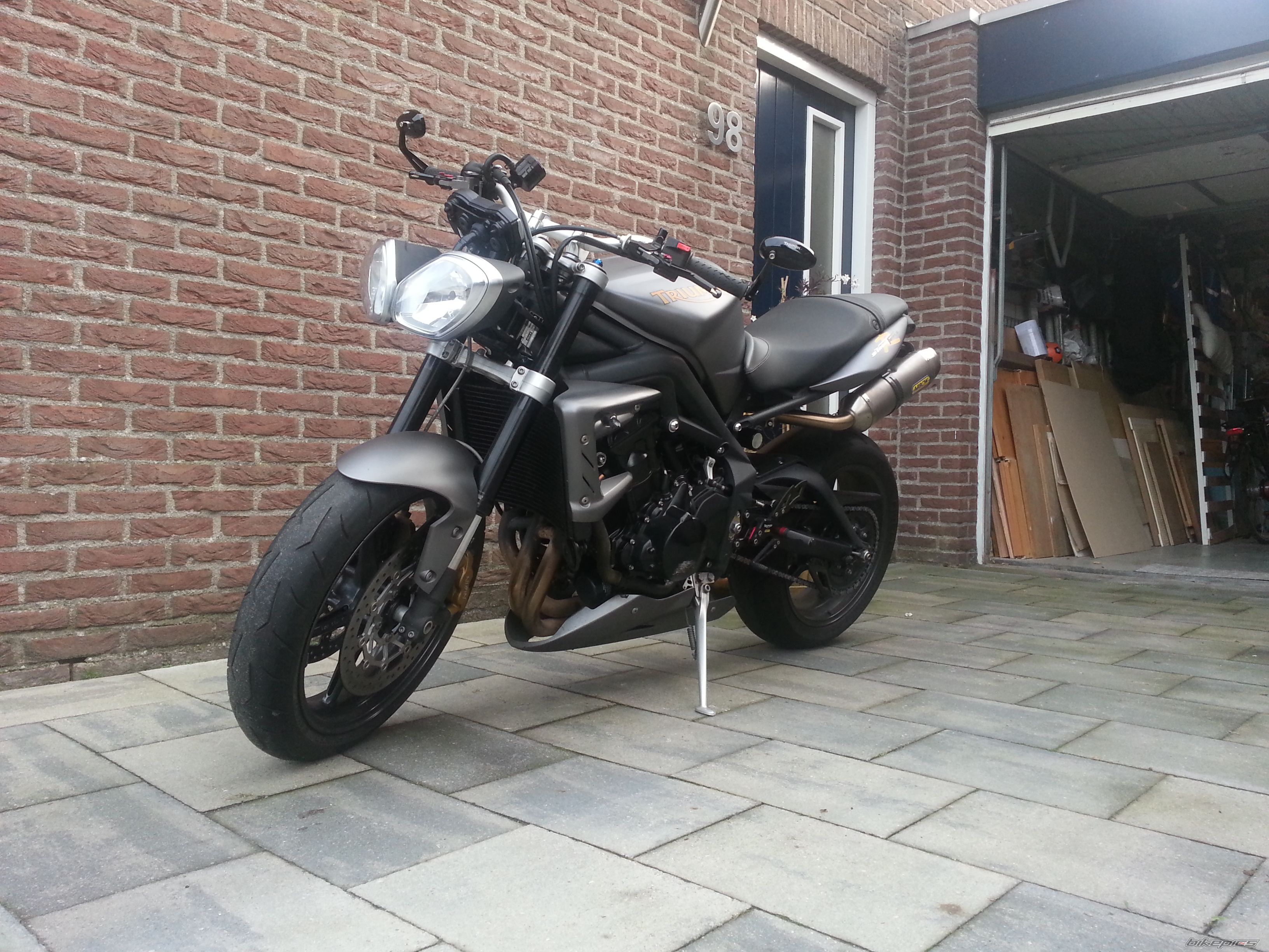 2010 TRIUMPH STREET TRIPLE R | Picture 2608214 motorcycle photo