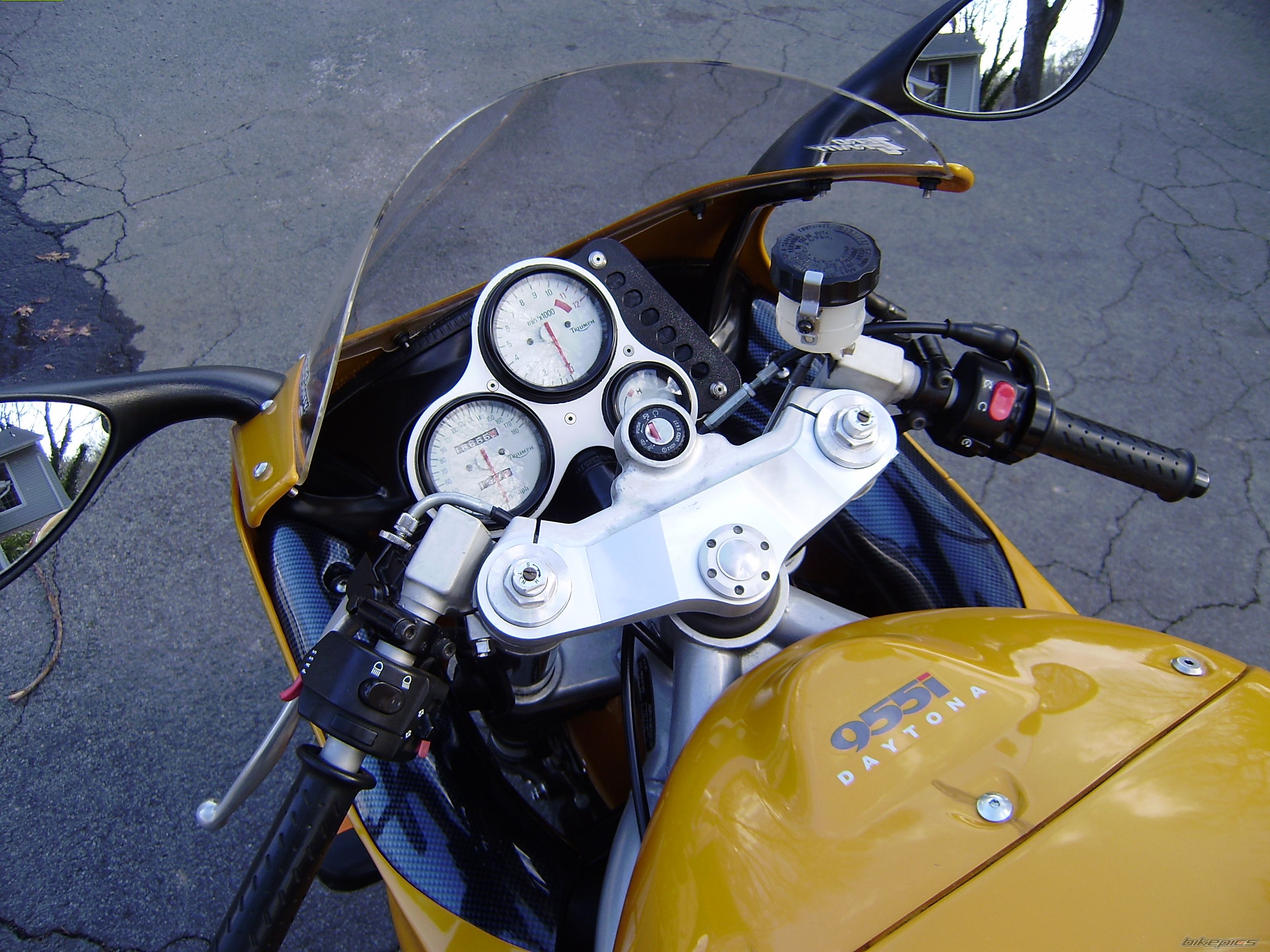 2001 TRIUMPH DAYTONA 955I | Picture 2610581 motorcycle photo