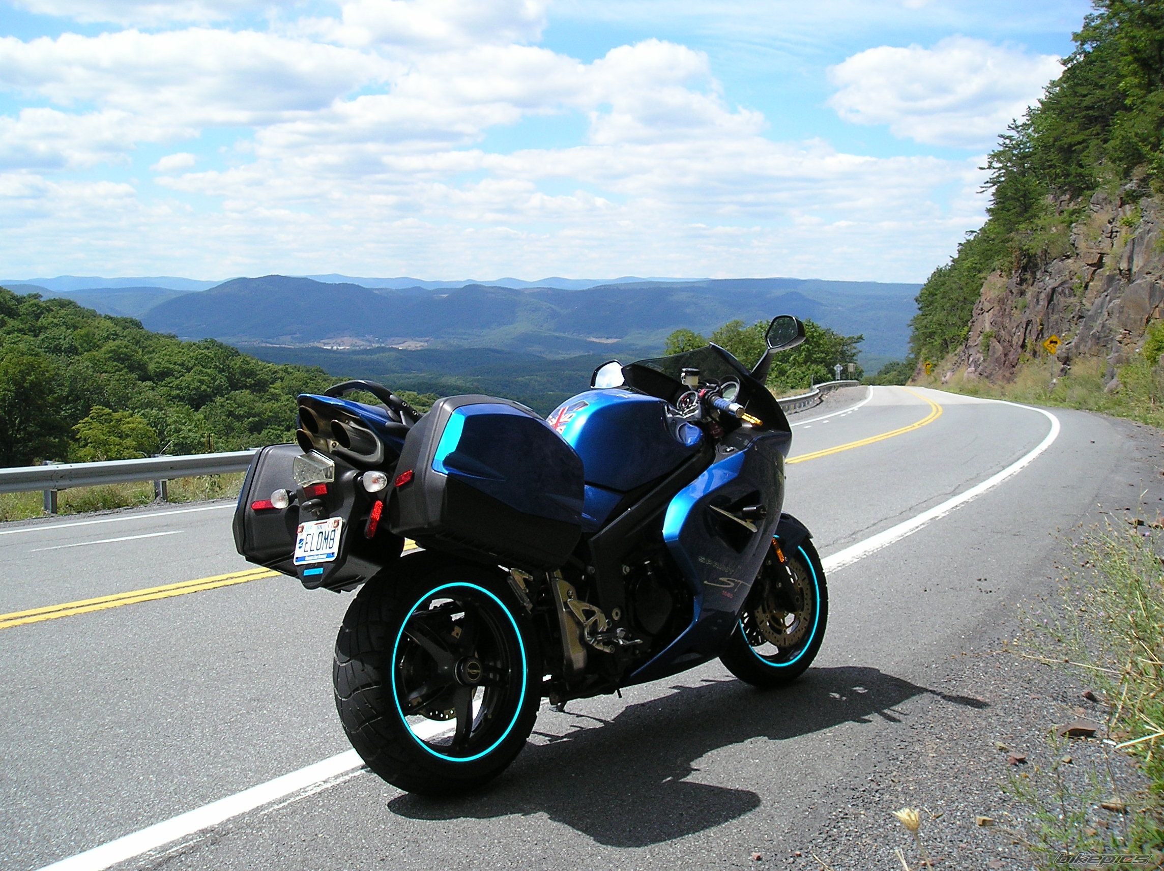 2005 TRIUMPH SPRINT ST | Picture 2610590 motorcycle photo