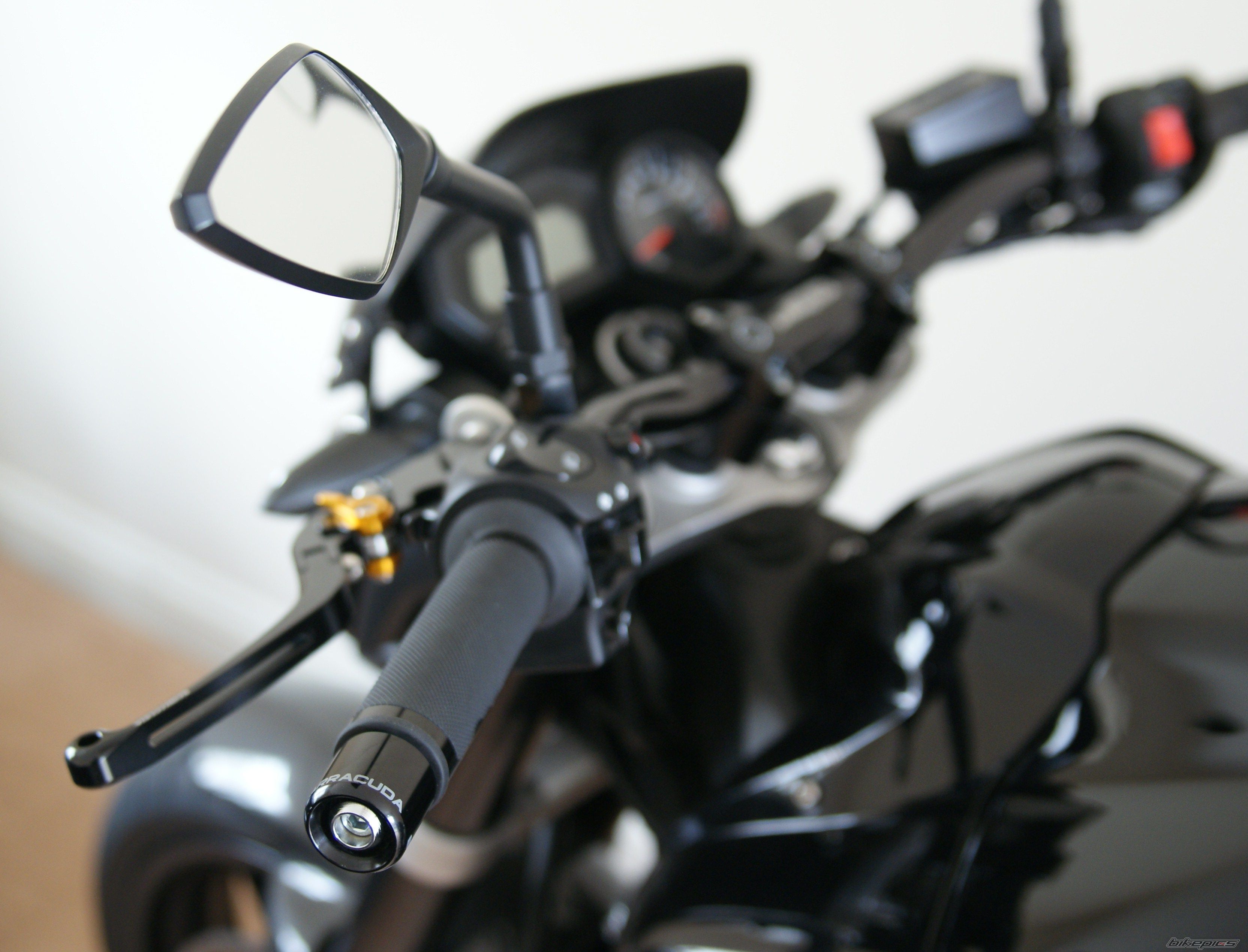 2011 YAMAHA FZ 1 | Picture 2619027 motorcycle photo