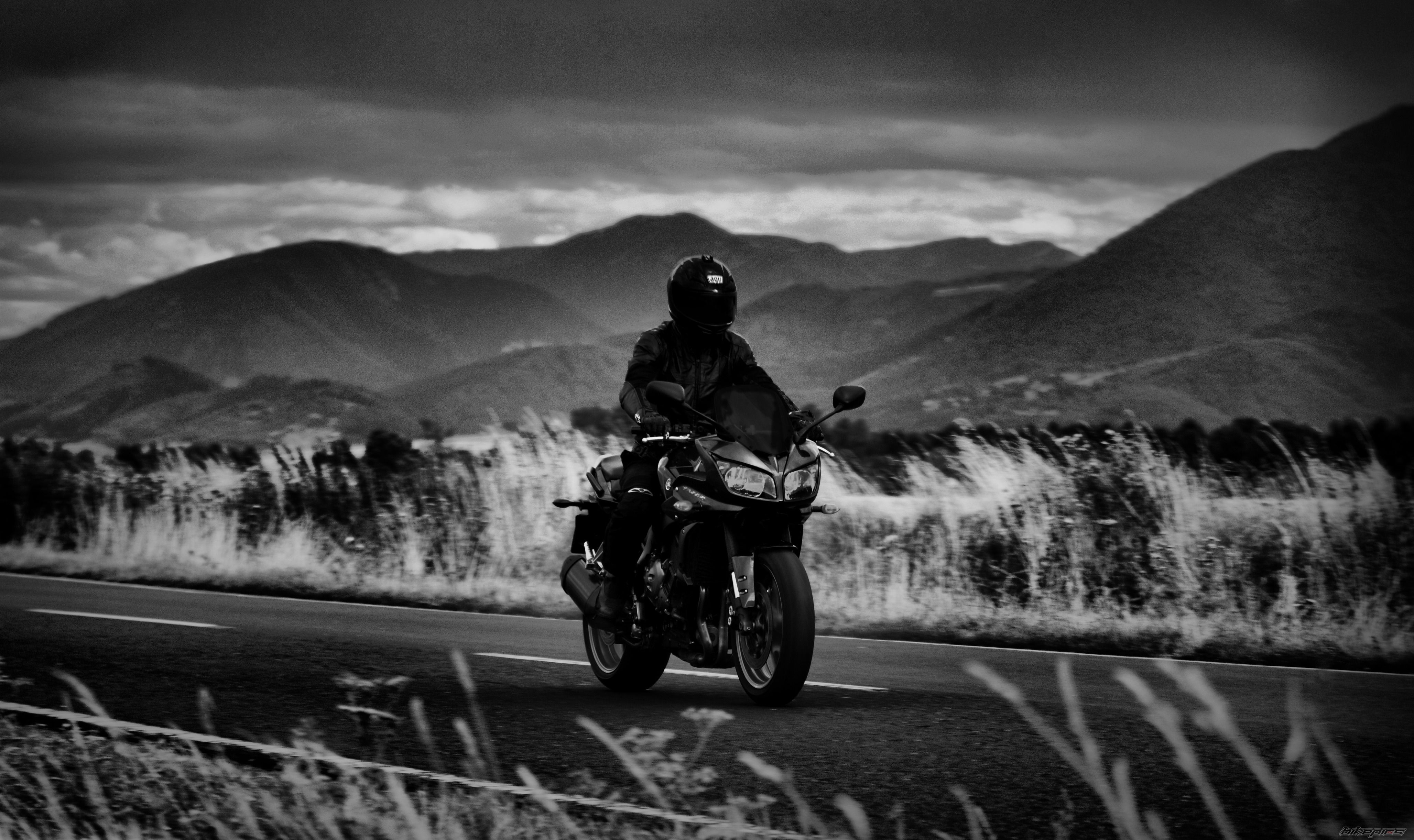 2009 YAMAHA FZ 1 | Picture 2633103 motorcycle photo