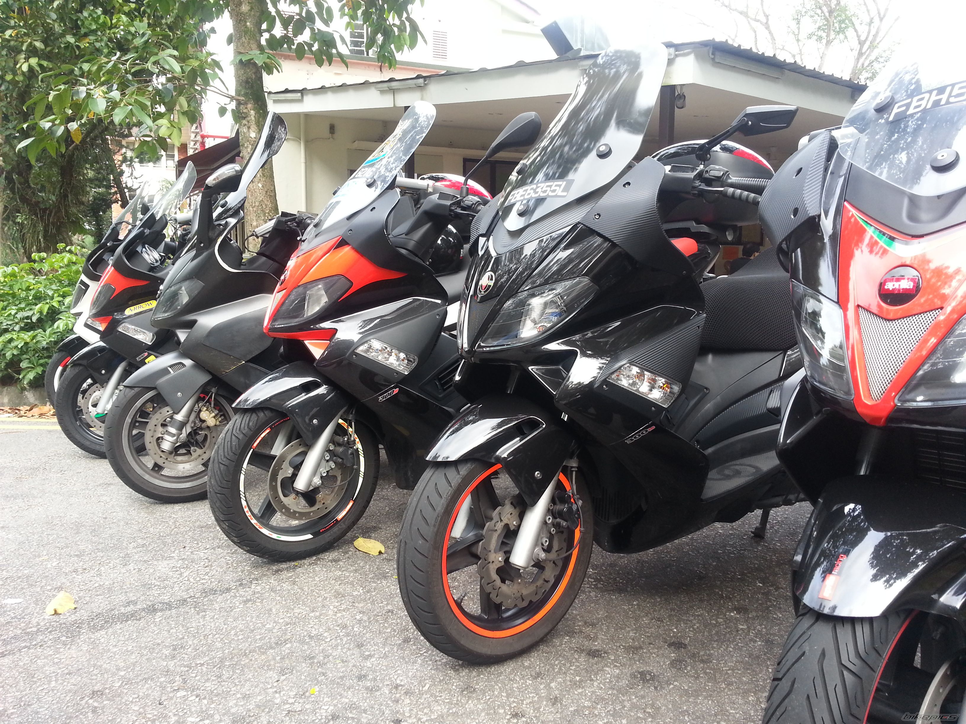 2013 APRILIA SR MAX 300 | Picture 2634310 motorcycle photo