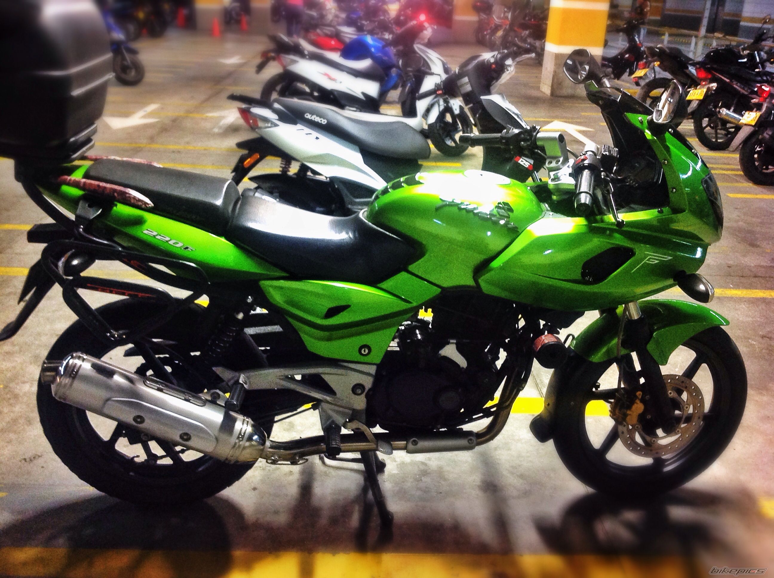 2009 BAJAJ PULSAR 220F | Picture 2642486 motorcycle photo