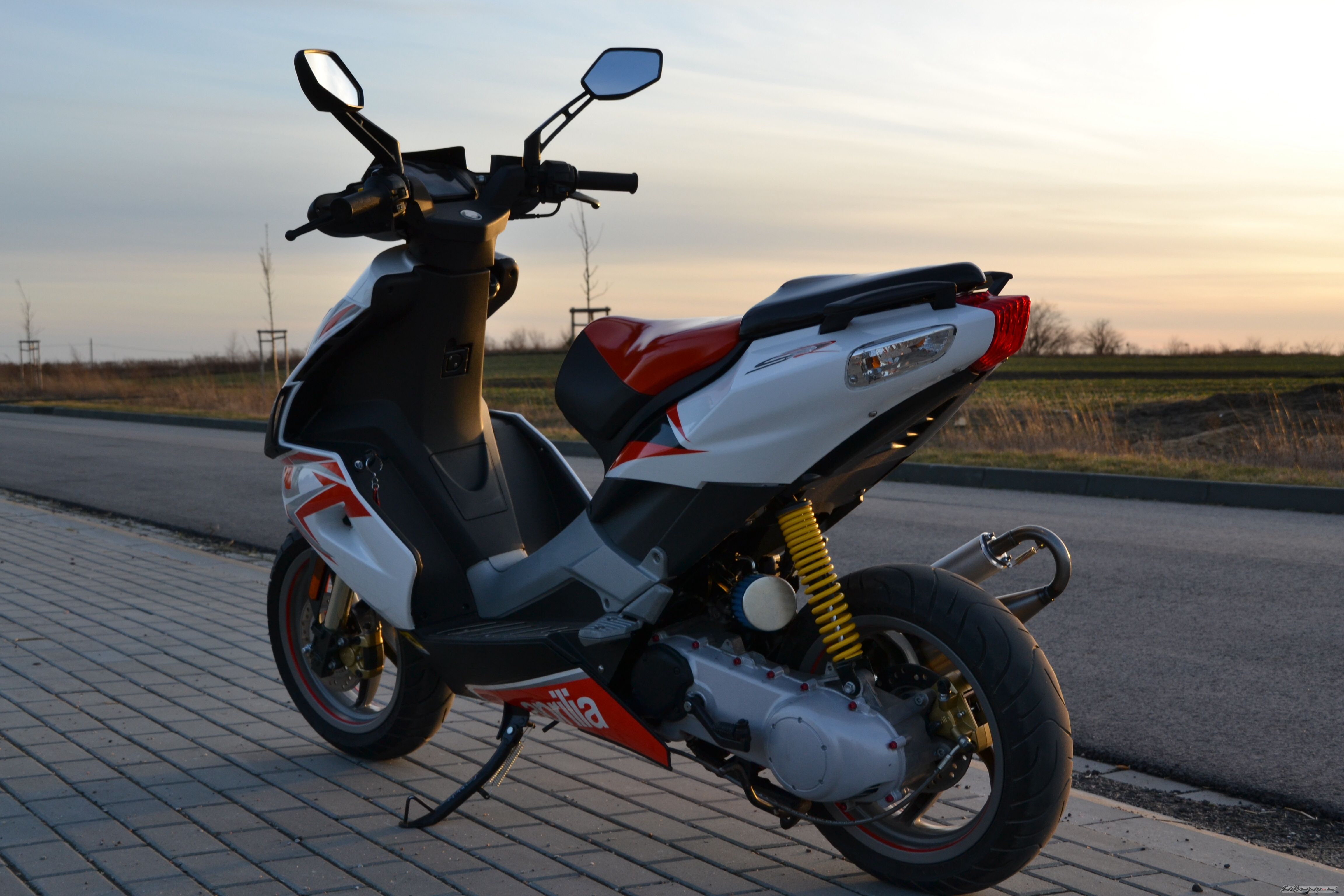 2009 APRILIA SR | Picture 2642764 motorcycle photo