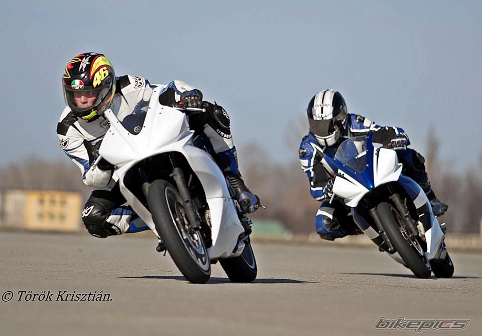 2010 YAMAHA YZF R125 | Picture 2645384 motorcycle photo