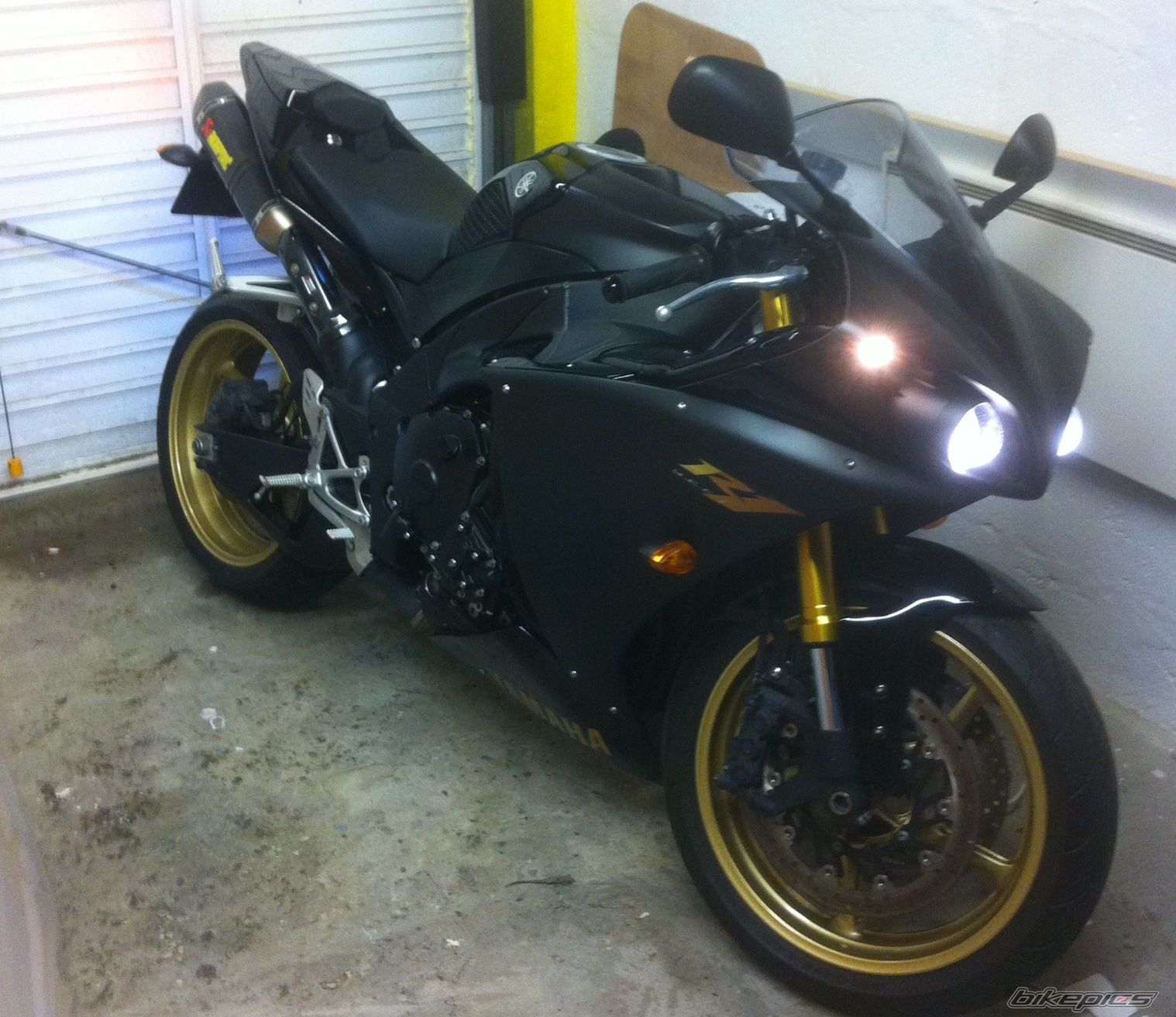 2009 YAMAHA YZF R1 | Picture 2649284 motorcycle photo