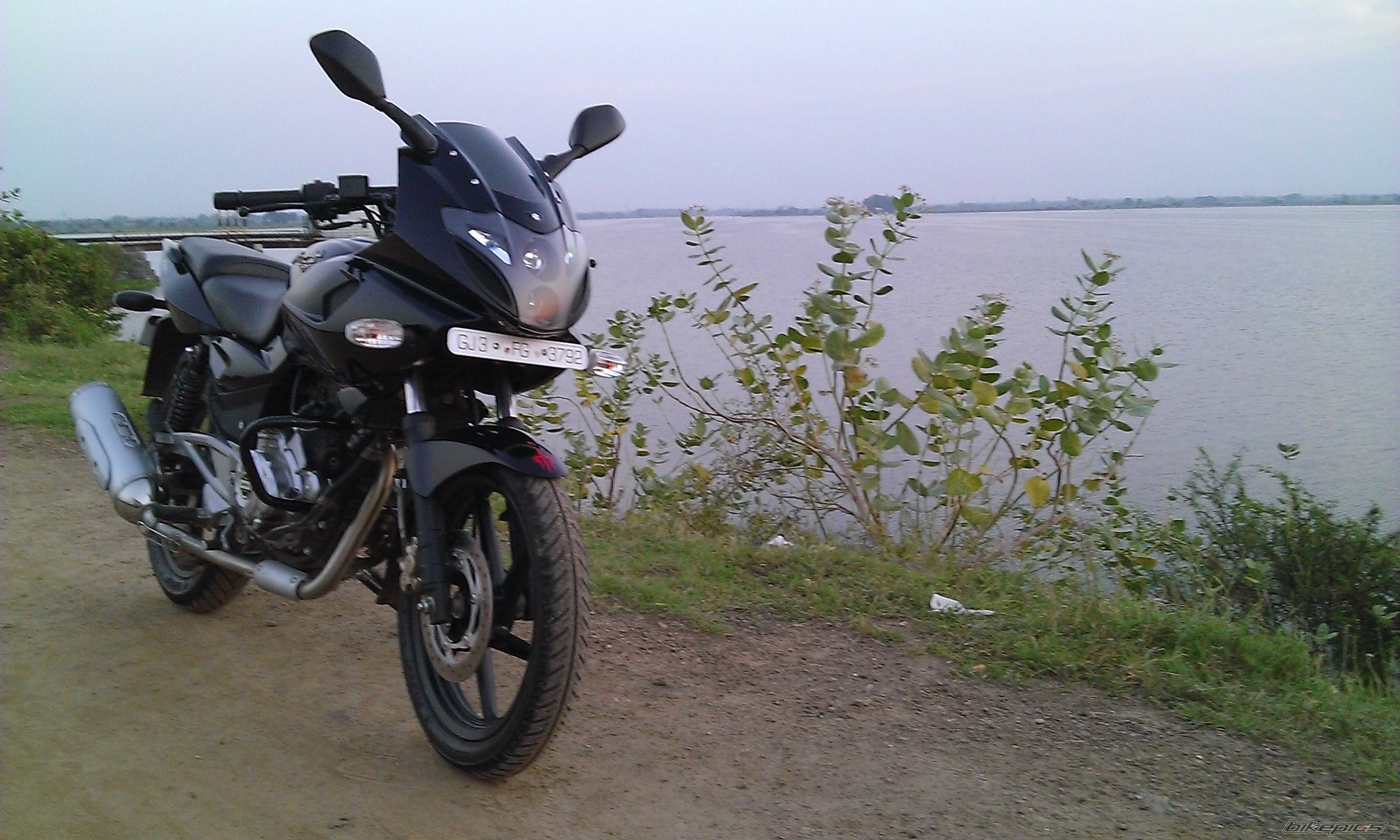 2013 BAJAJ PULSAR 220F | Picture 2651107 motorcycle photo