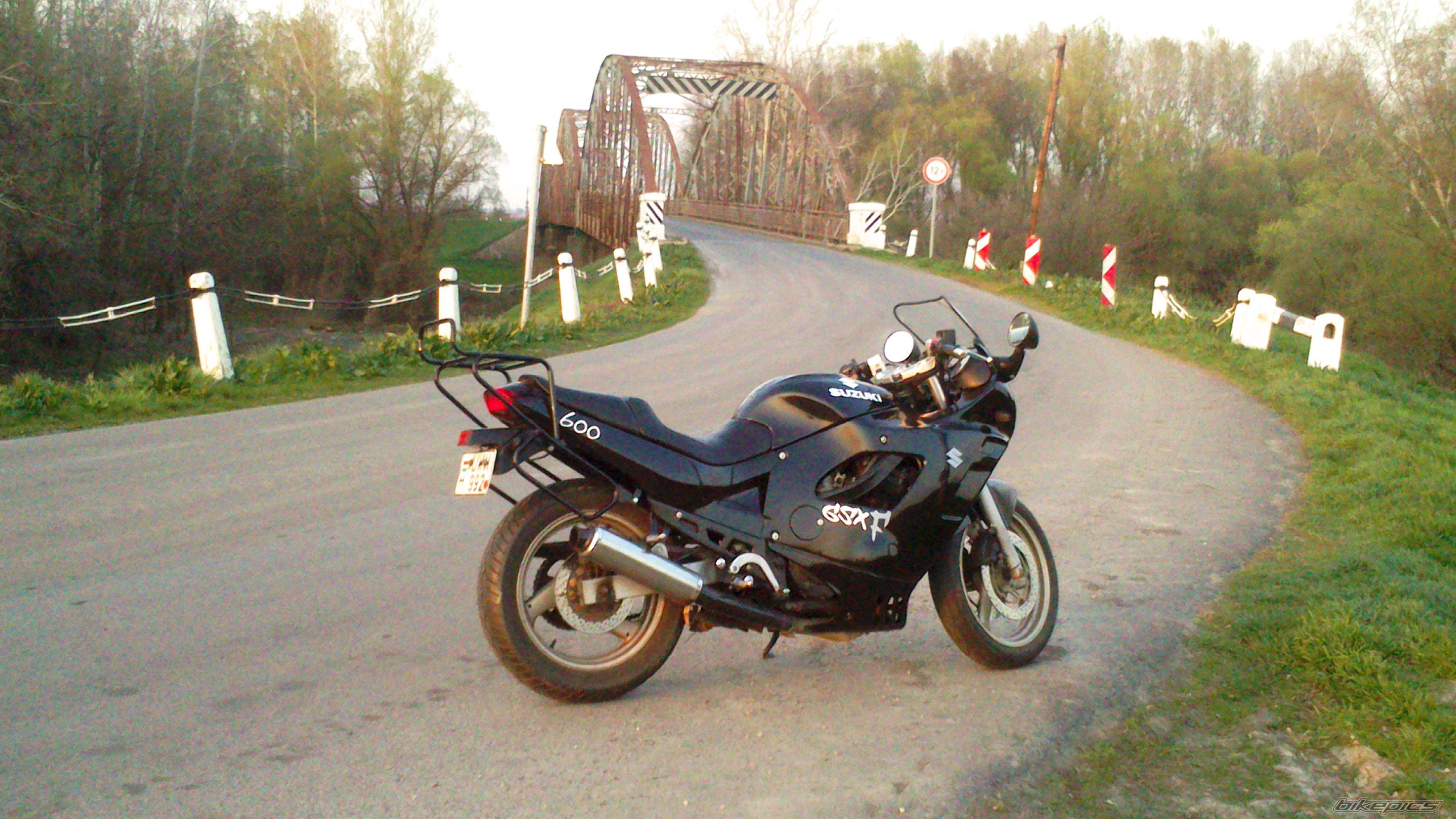 1995 SUZUKI GSX 600 F | Picture 2653329 motorcycle photo