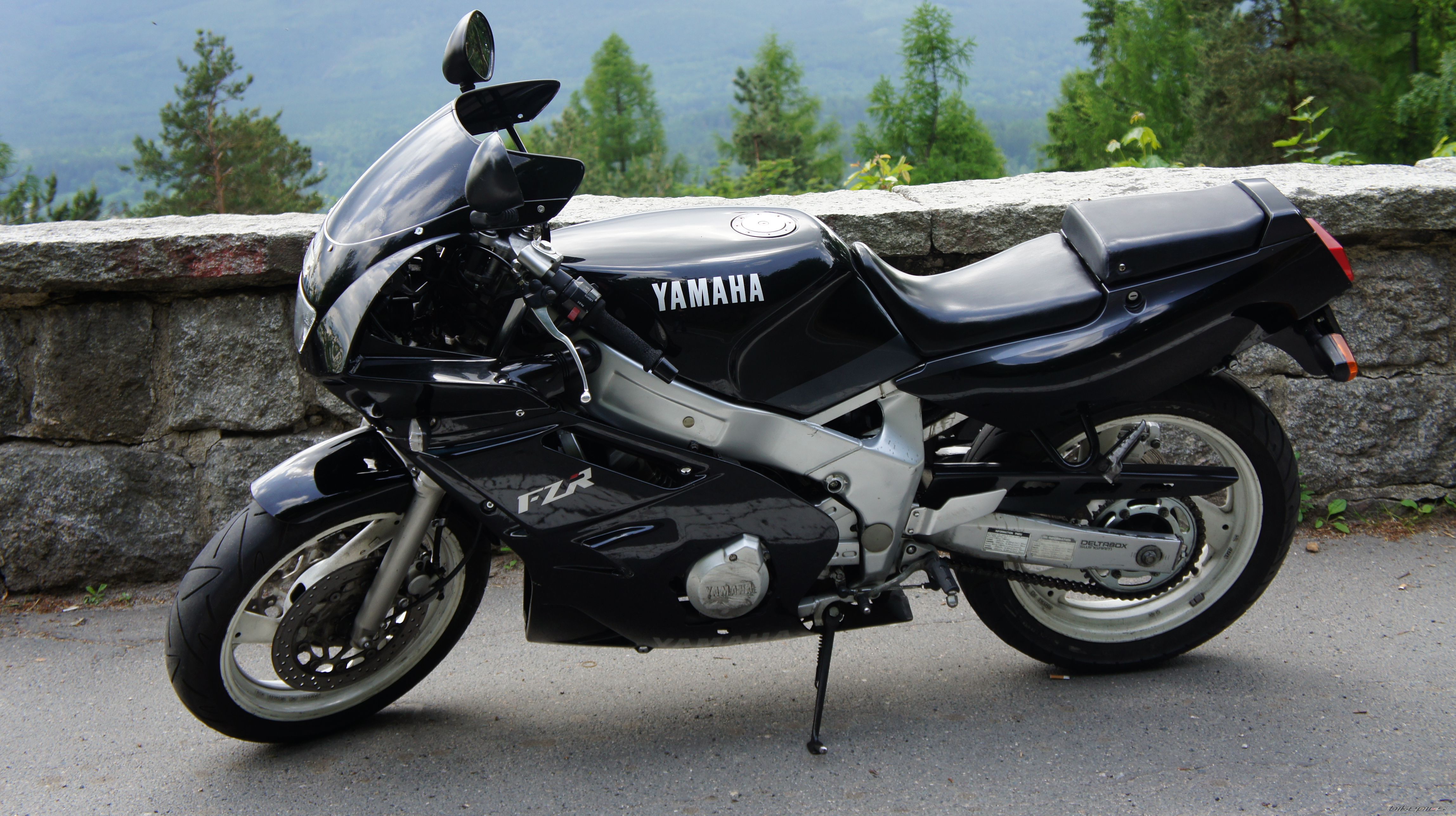 1992 YAMAHA FZR 600 | Picture 2656065 motorcycle photo