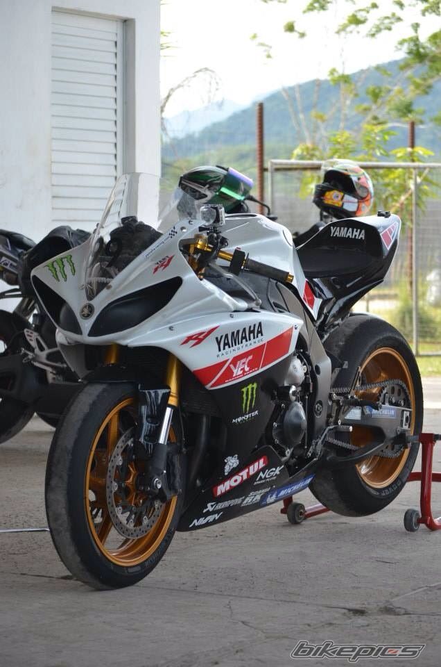 2009 YAMAHA YZF R1 | Picture 2669253 motorcycle photo
