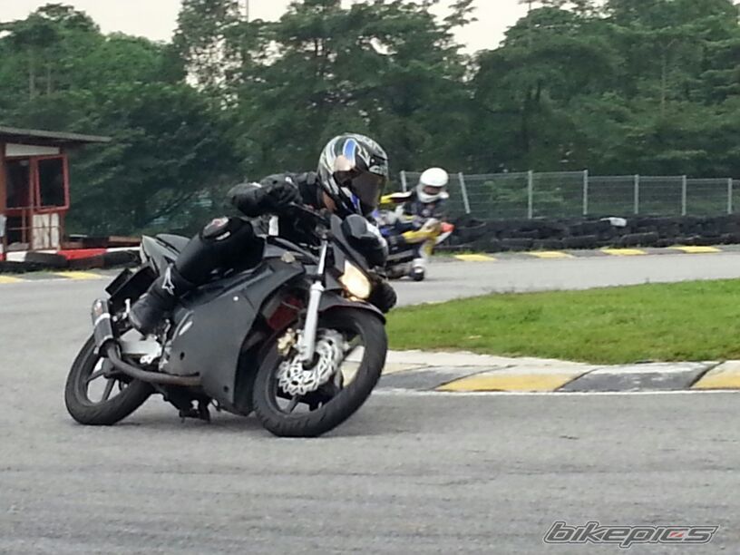 2009 YAMAHA YZF R15 | Picture 2675405 motorcycle photo