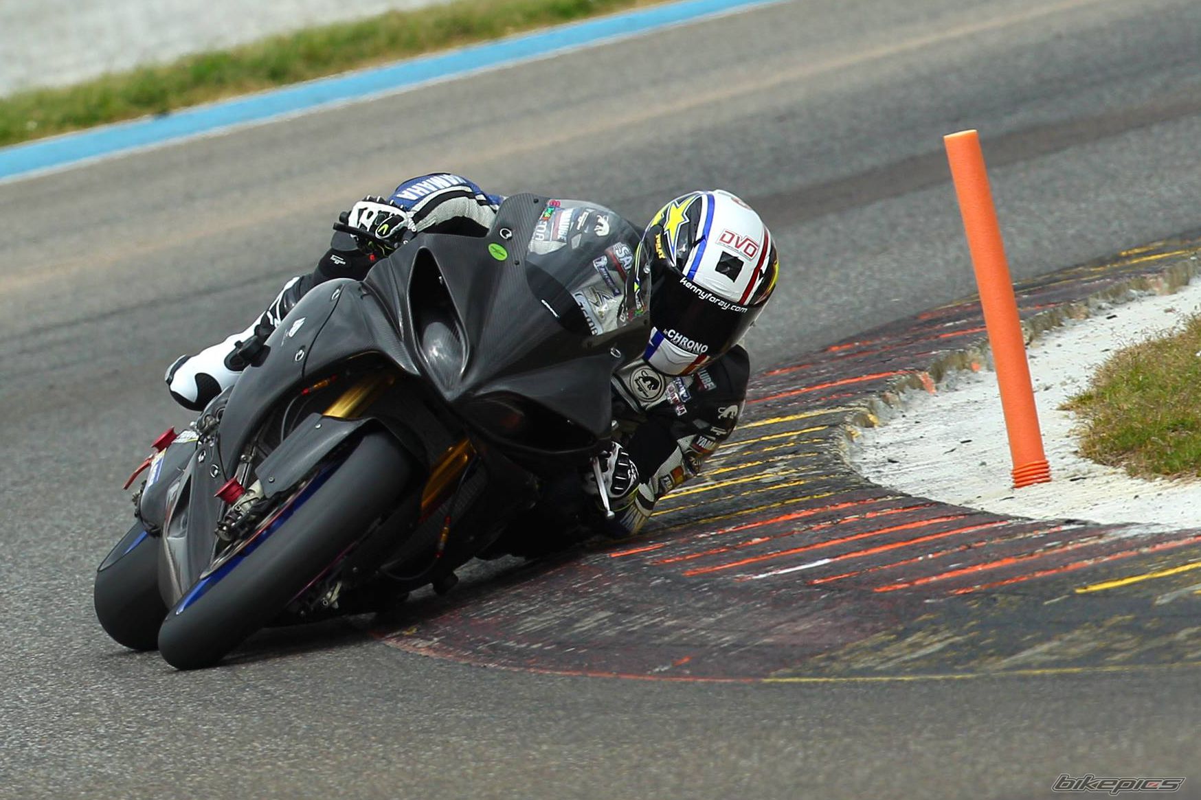 2014 YAMAHA YZF R1 | Picture 2681574 motorcycle photo