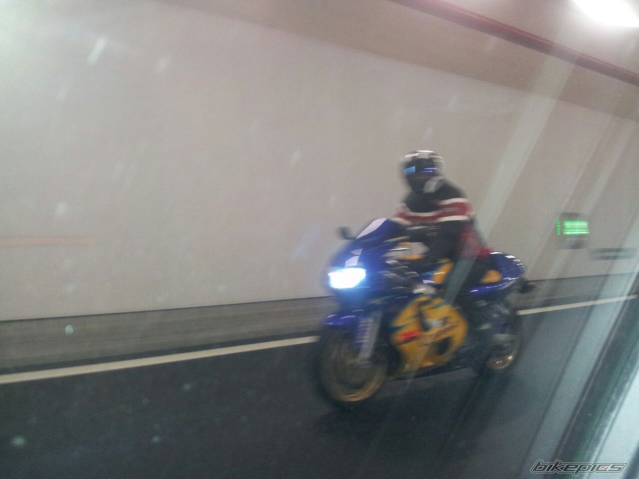 2000 SUZUKI GSX R 600 | Picture 2688930 motorcycle photo
