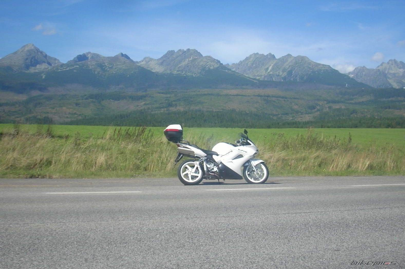 2009 HONDA VFR 800 | Picture 2693296 motorcycle photo