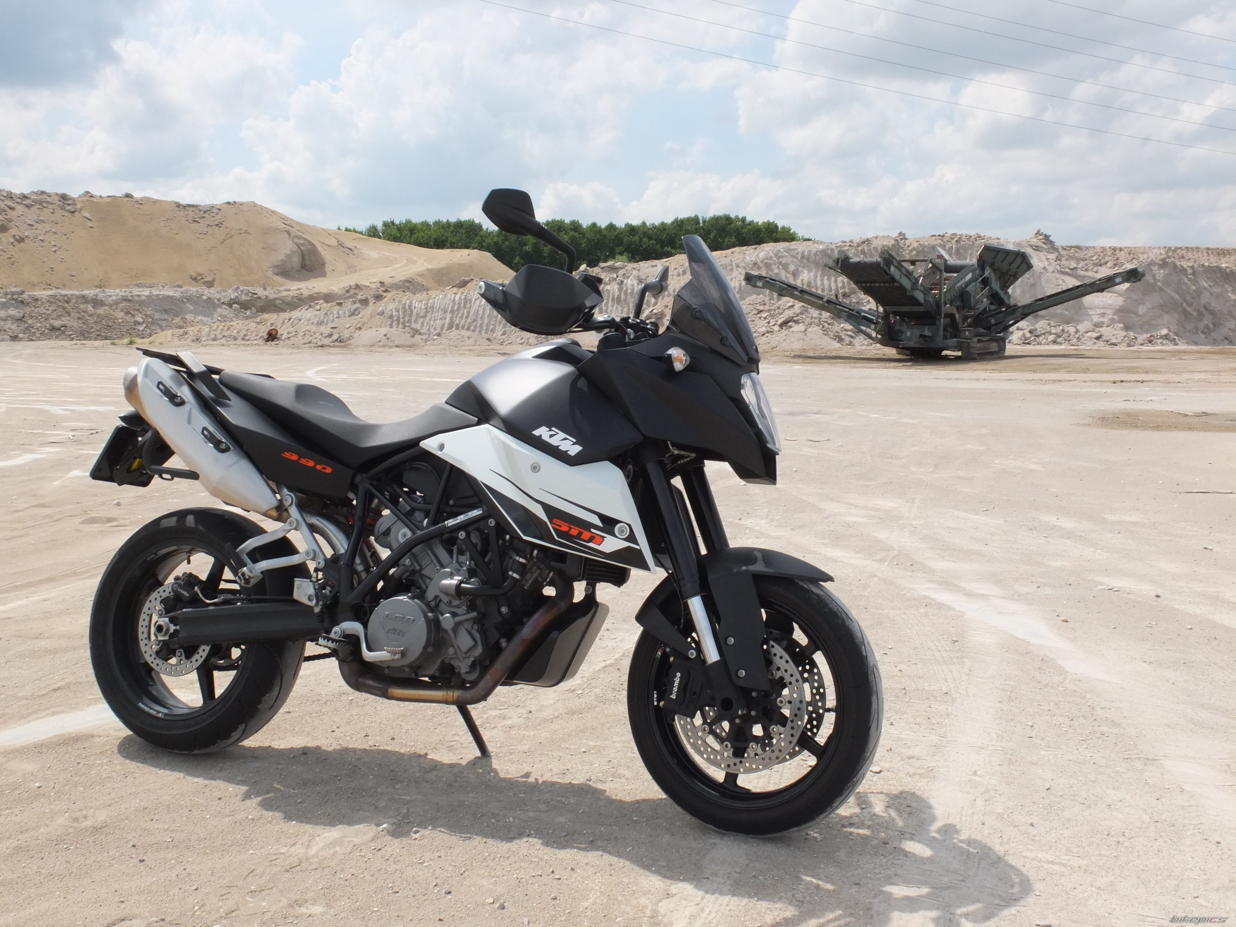 2010 KTM 990 SUPERMOTO | Picture 2693706 motorcycle photo