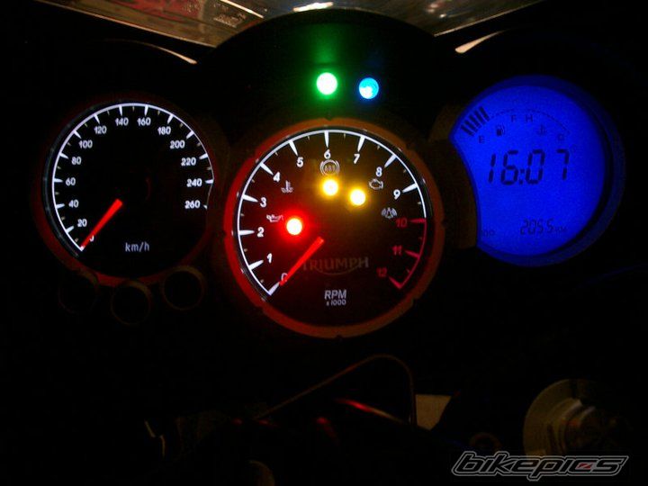 2011 TRIUMPH SPRINT GT | Picture 2698480 motorcycle photo