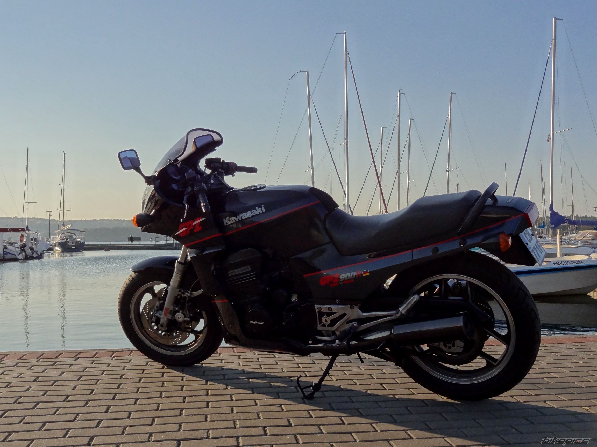 1989 KAWASAKI GPZ 900 | Picture 2700271 motorcycle photo