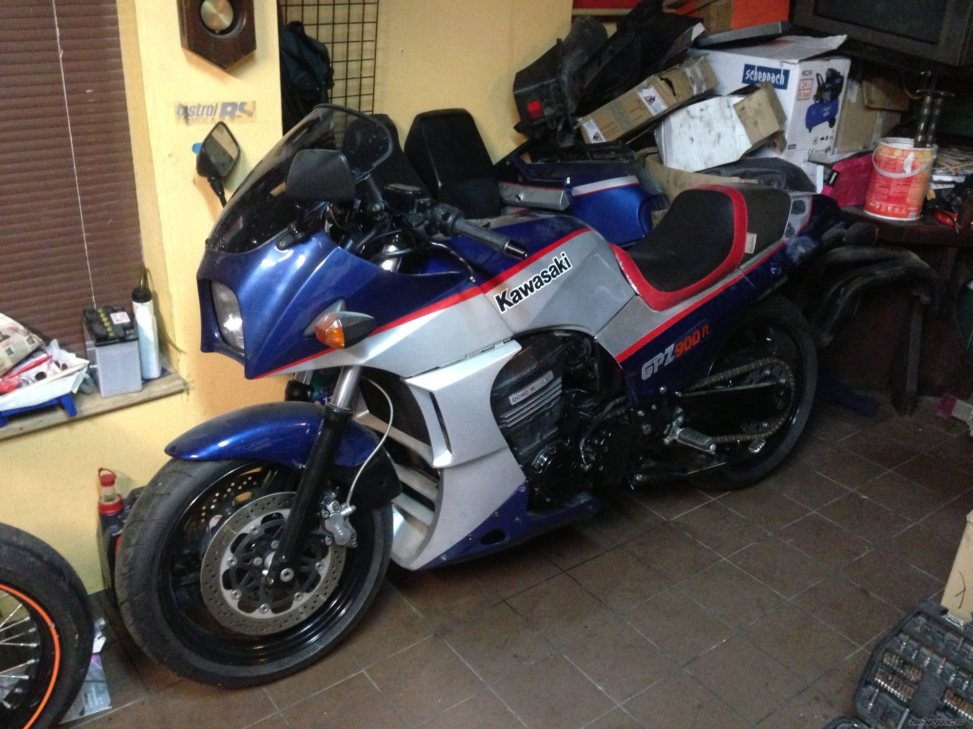 1990 KAWASAKI GPZ 900 | Picture 2707623 motorcycle photo