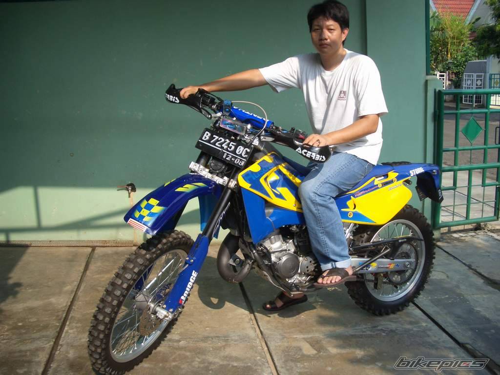 2003 HUSQVARNA WRE 125 | Picture 271205 motorcycle photo