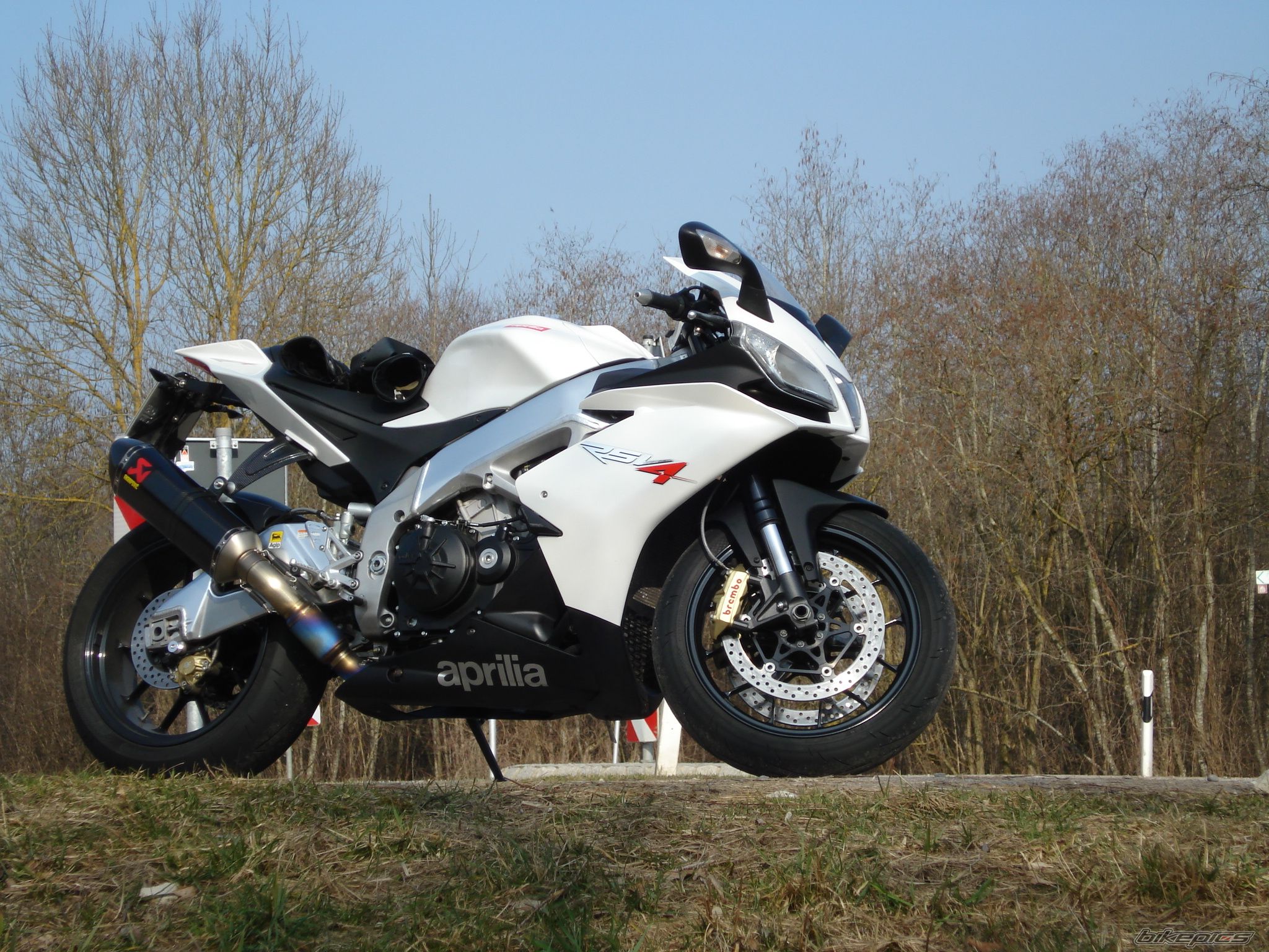 2010 APRILIA RSV4 | Picture 2717034 motorcycle photo