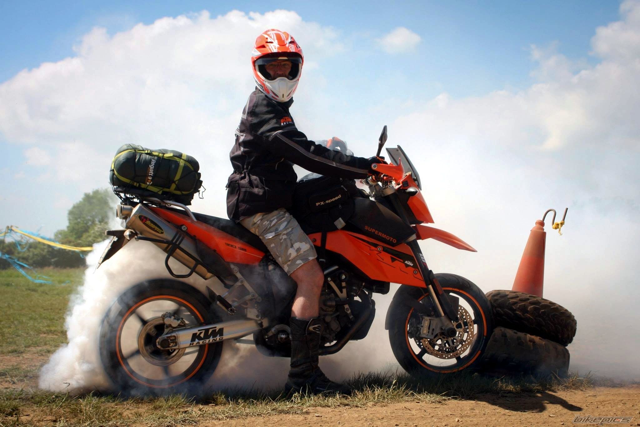 2009 KTM 990 SUPERMOTO | Picture 2726589 motorcycle photo