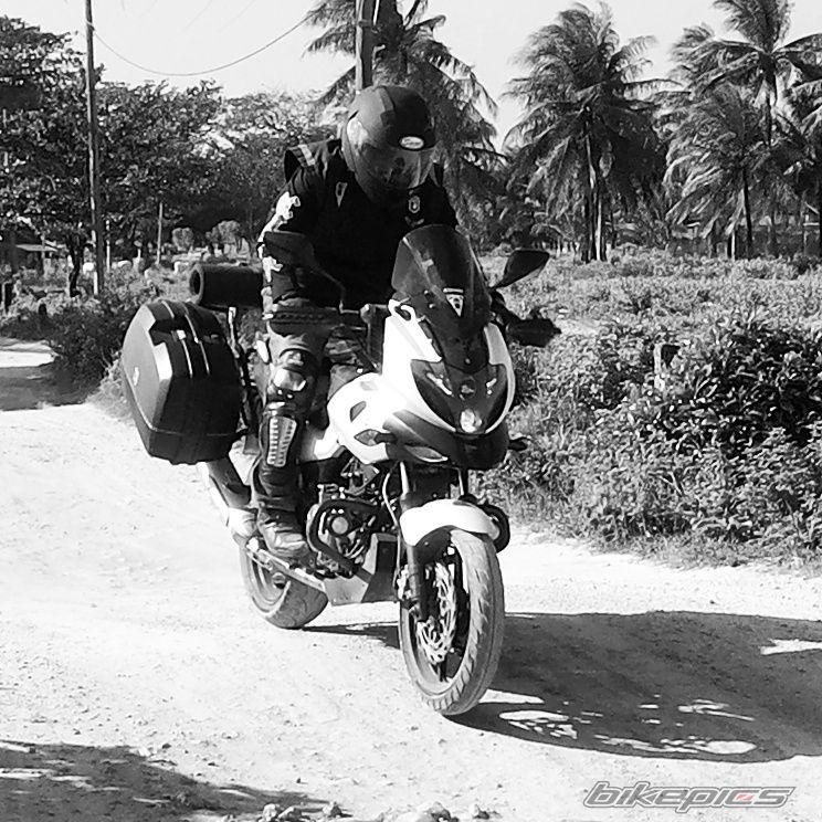 2012 BAJAJ PULSAR 220F | Picture 2733108 motorcycle photo