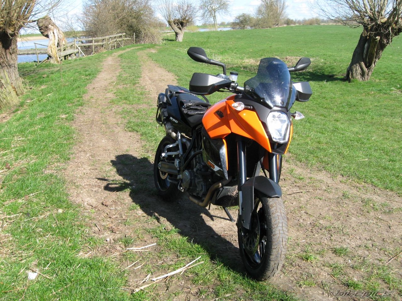 2012 KTM 990 SUPERMOTO | Picture 2734803 motorcycle photo