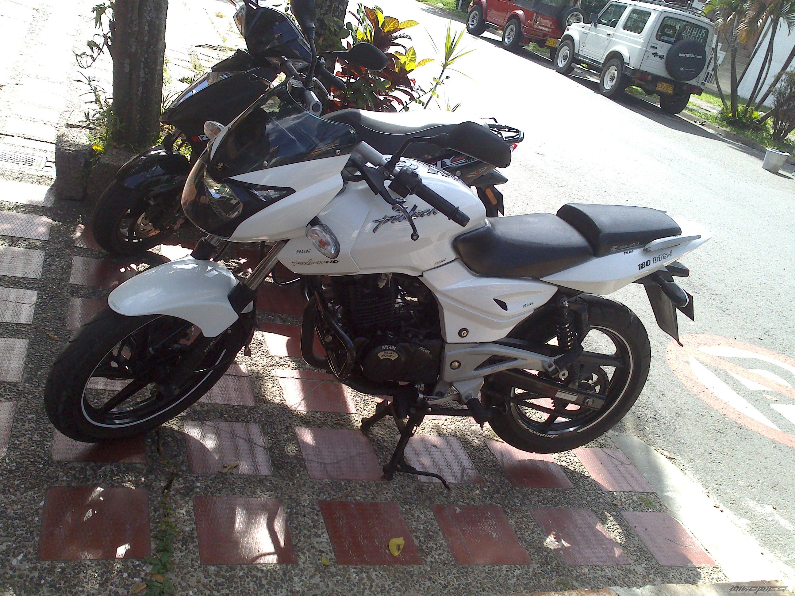 2012 BAJAJ PULSAR 180 | Picture 2736613 motorcycle photo