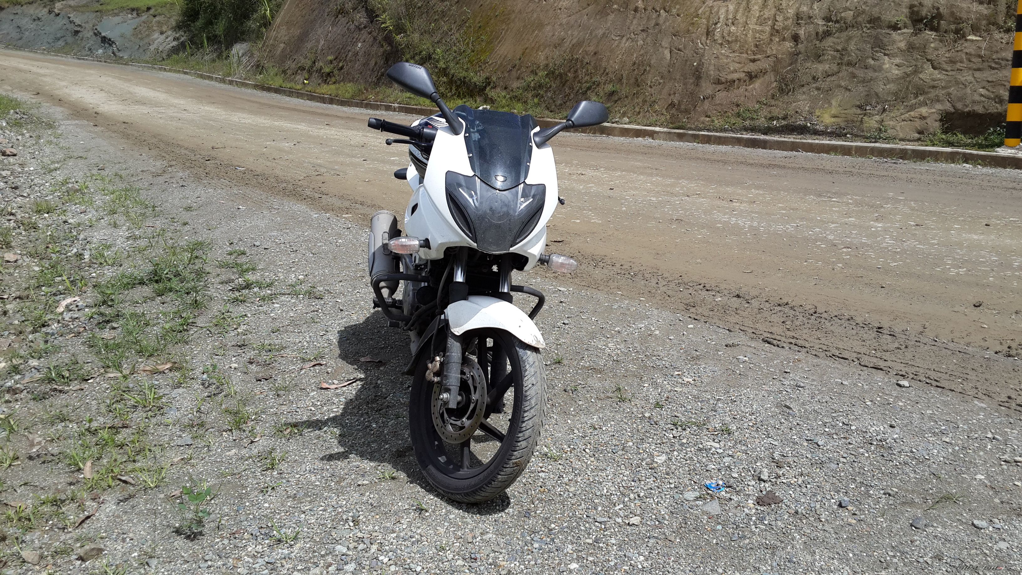 2013 BAJAJ PULSAR 220F | Picture 2736614 motorcycle photo