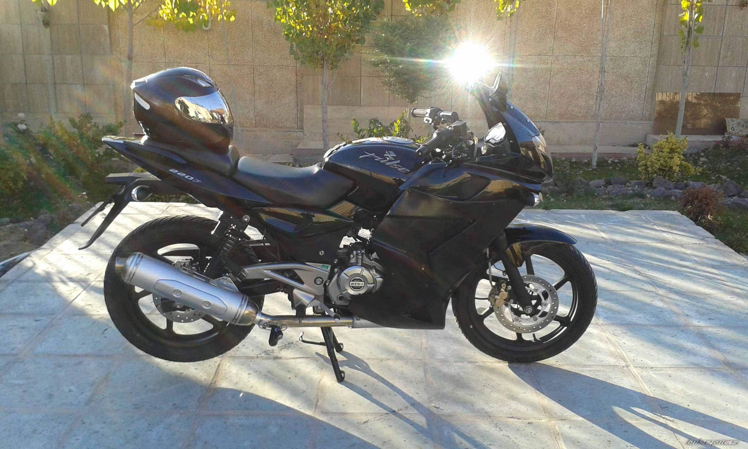 2015 BAJAJ PULSAR 220F | Picture 2737831 motorcycle photo
