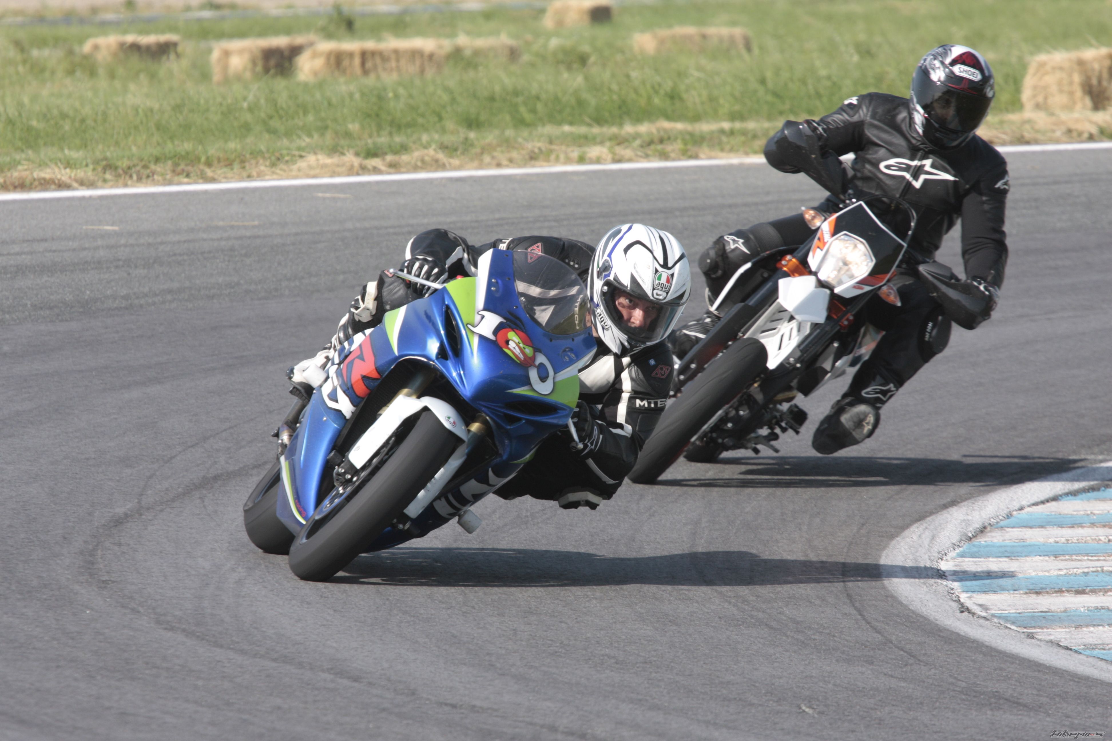 2015 KTM 690 SMC | Picture 2739888 motorcycle photo