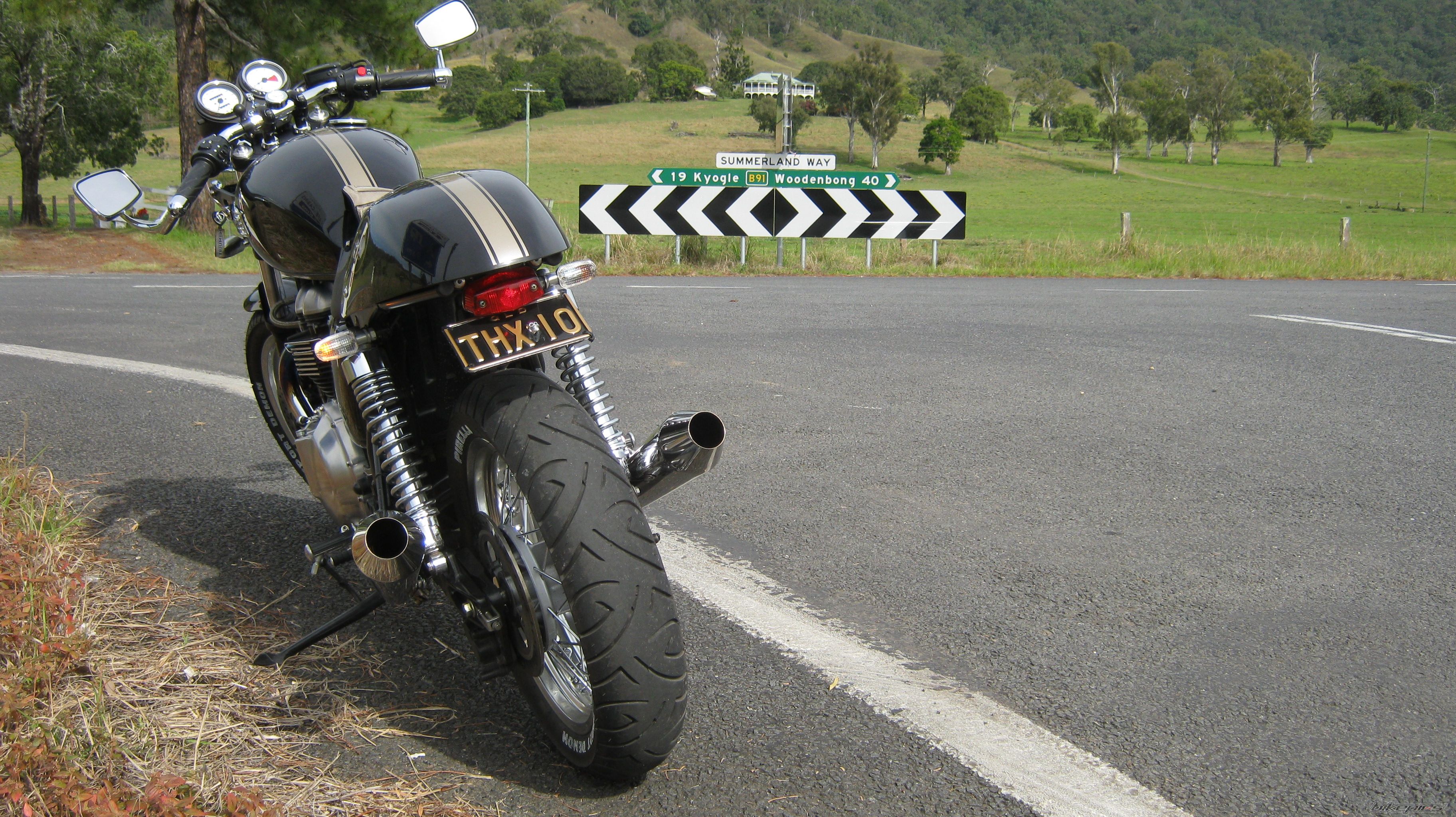 2009 TRIUMPH THRUXTON 900 | Picture 2742052 motorcycle photo