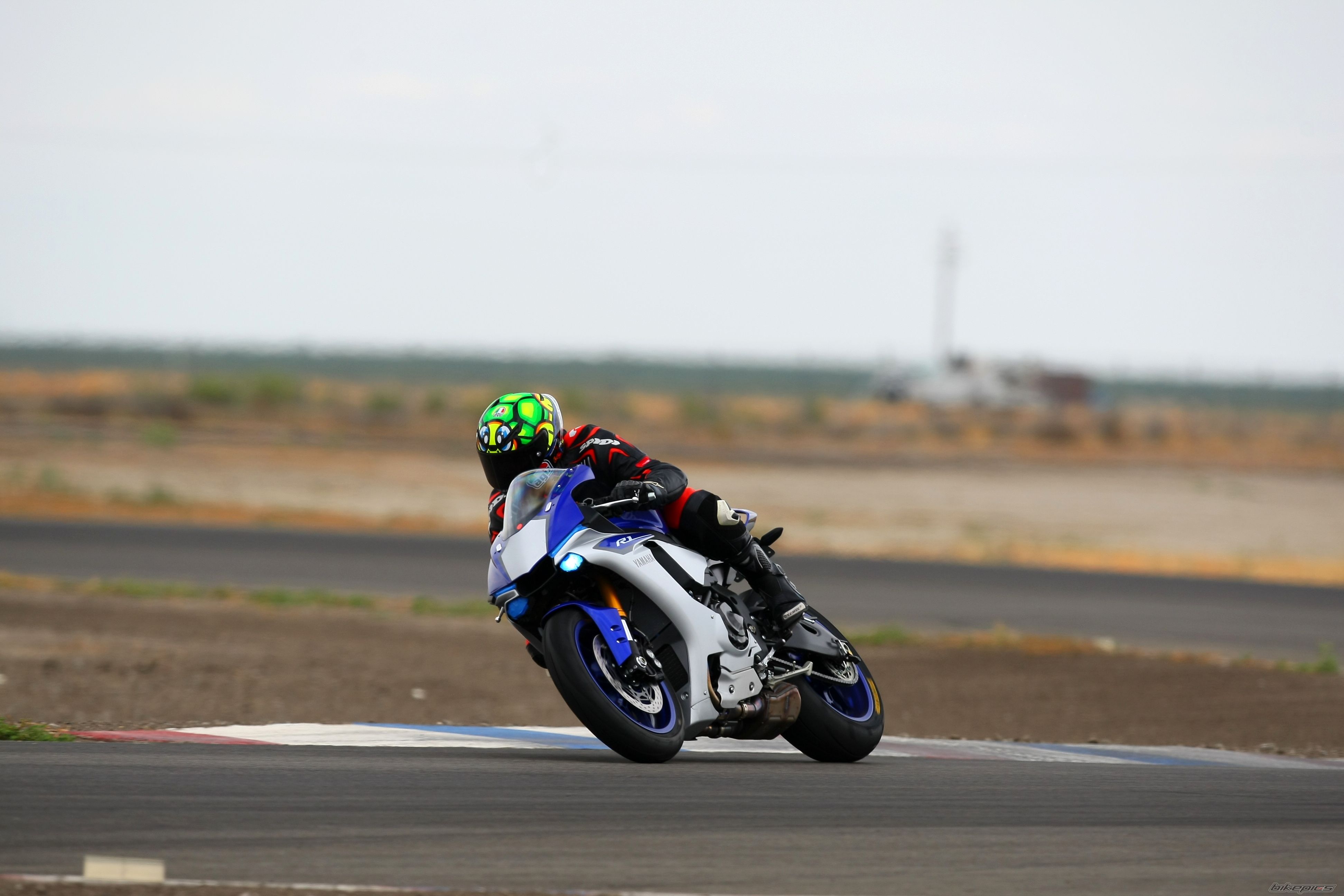 2015 YAMAHA YZF R1 | Picture 2743922 motorcycle photo