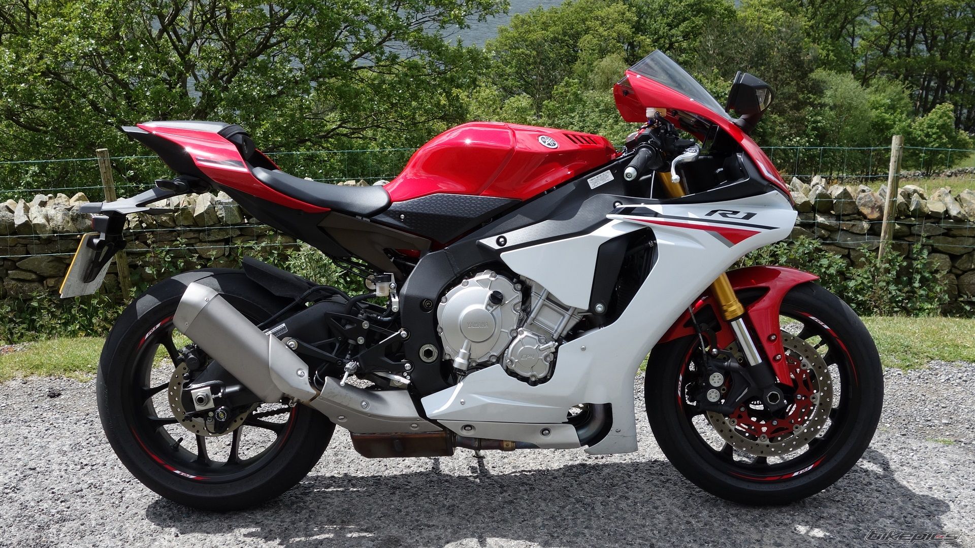 2015 YAMAHA YZF R1 | Picture 2744882 motorcycle photo