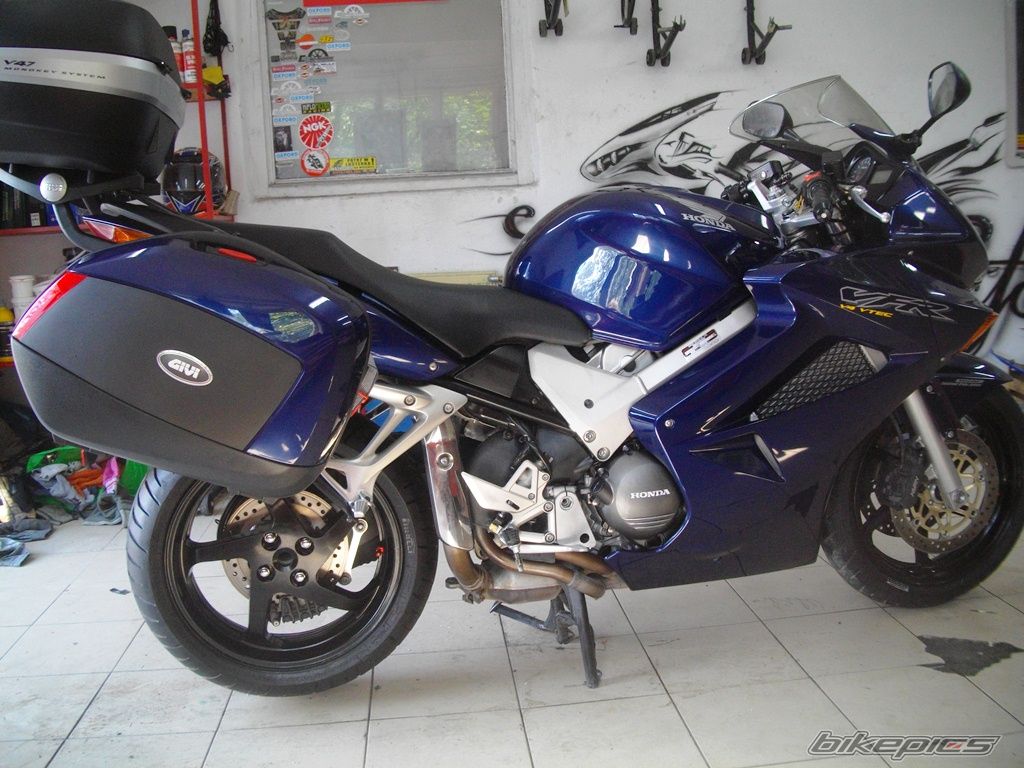 2004 HONDA VFR 800 VTEC | Picture 2746429 motorcycle photo