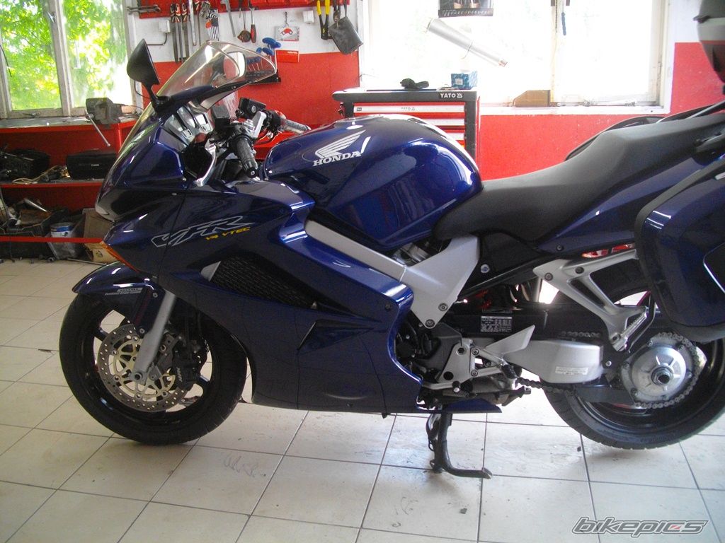 2004 HONDA VFR 800 VTEC | Picture 2746434 motorcycle photo