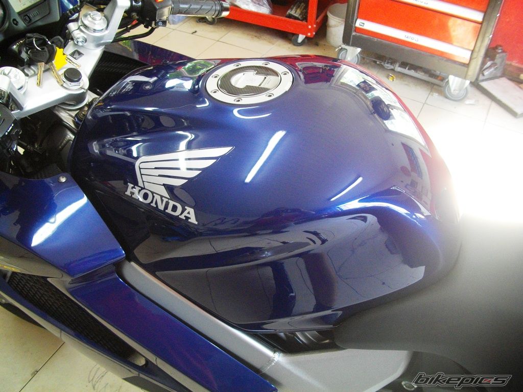 2004 HONDA VFR 800 VTEC | Picture 2746437 motorcycle photo
