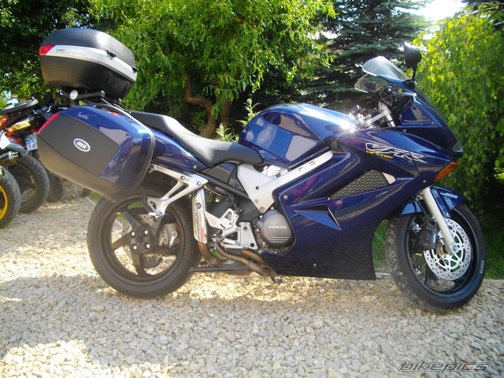 2004 HONDA VFR 800 VTEC | Picture 2746441 motorcycle photo