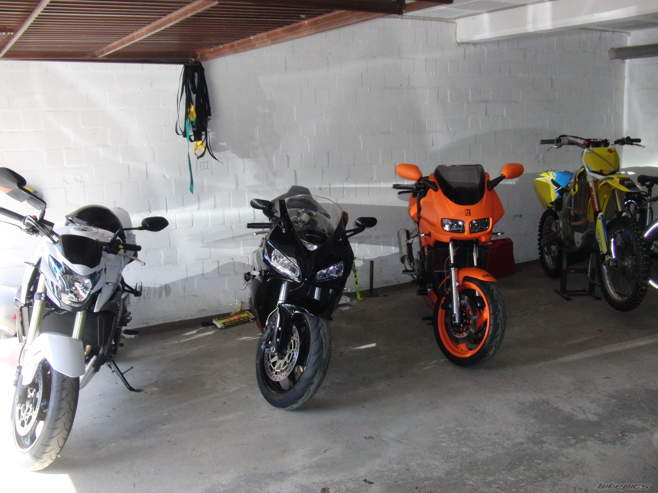 2015 SUZUKI GSR 750 | Picture 2747784 motorcycle photo