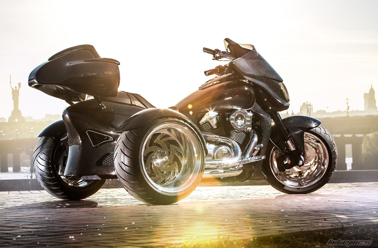 2011 SUZUKI BOULEVARD M109R | Picture 2751668 motorcycle photo