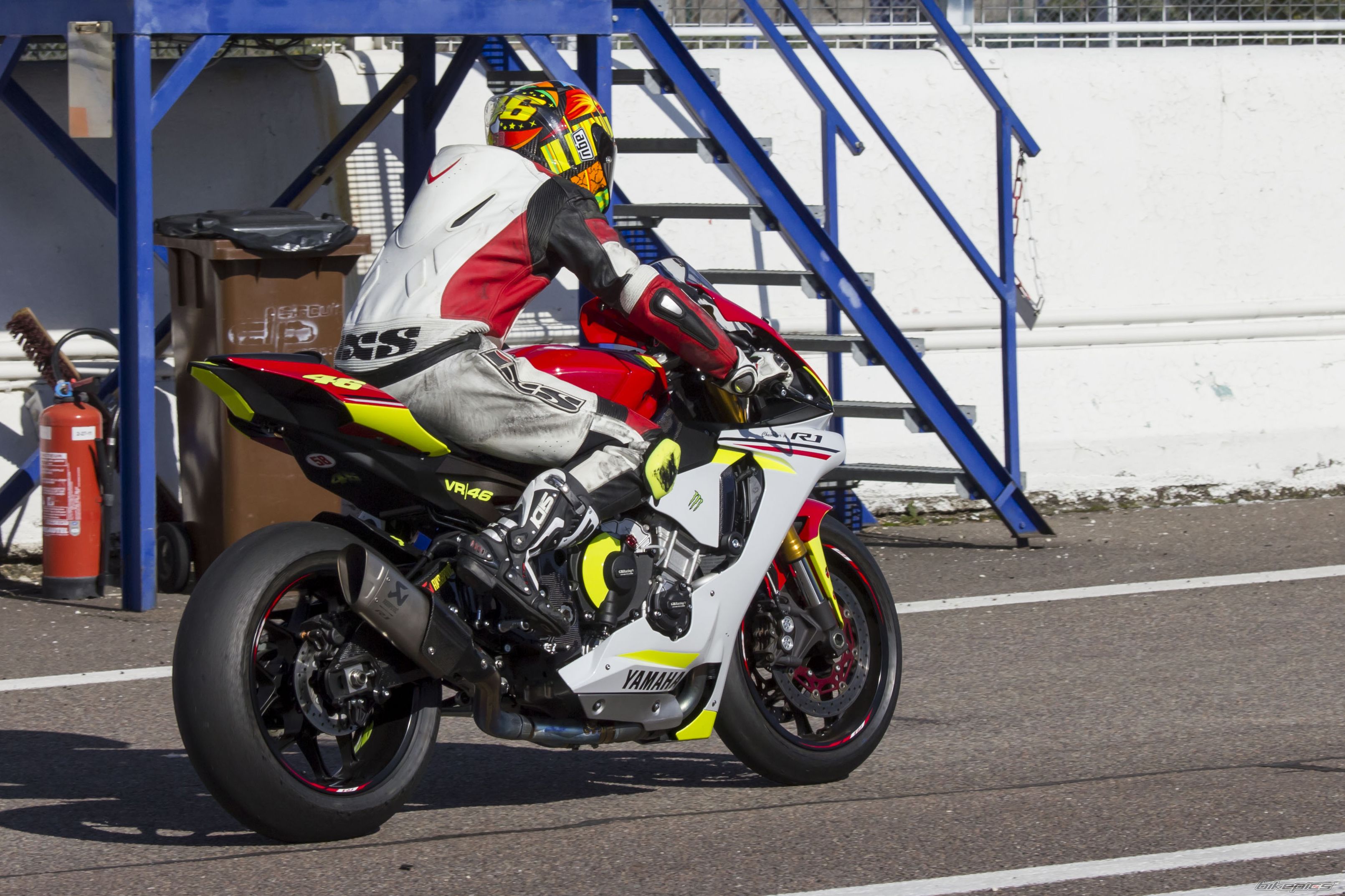 2015 YAMAHA YZF R1 | Picture 2758167 motorcycle photo