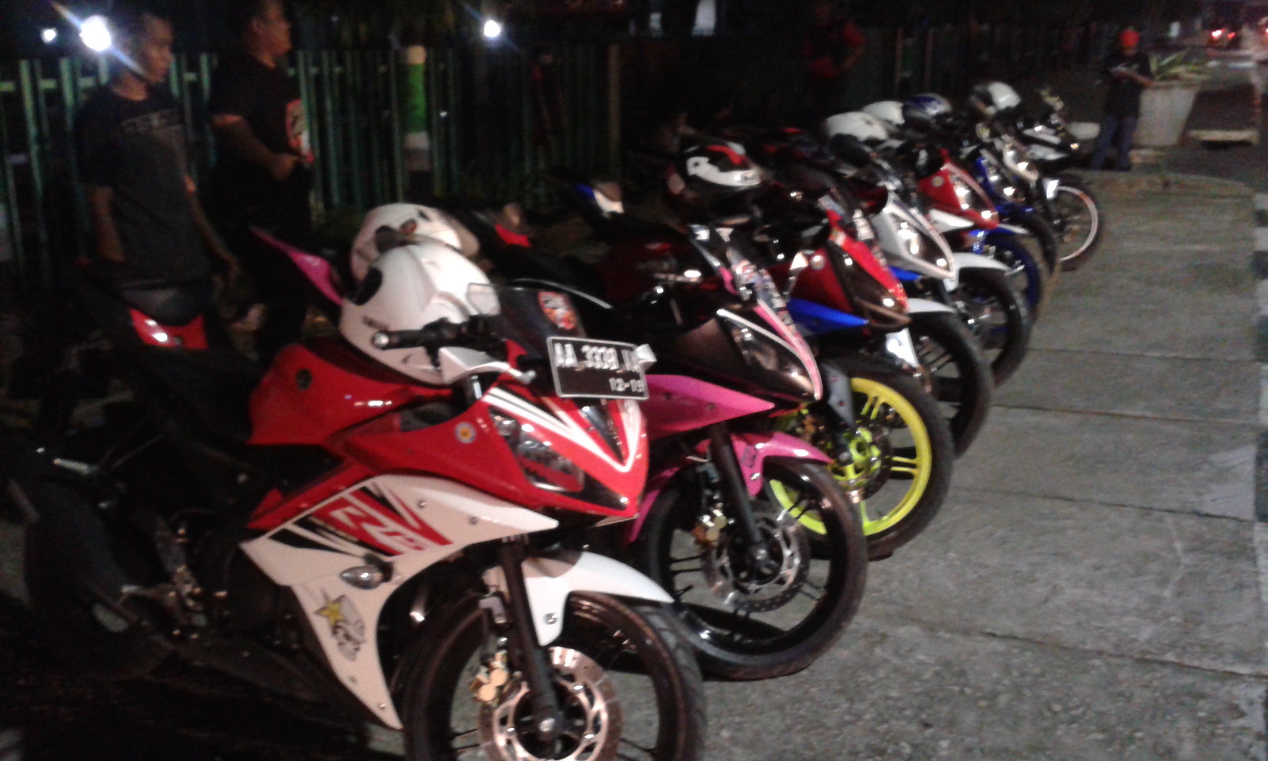 2014 YAMAHA R15 | Picture 2766254 motorcycle photo